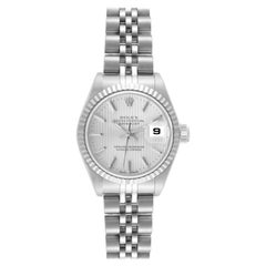 Rolex Montre Datejust 26 en acier, or blanc et cadran tapisserie pour femme 79174 avec boîte et papiers d
origine Rolex Montre Datejust 26 en acier, or blanc et cadran tapisserie pour femme 79174 avec boîte et papiers d
origine