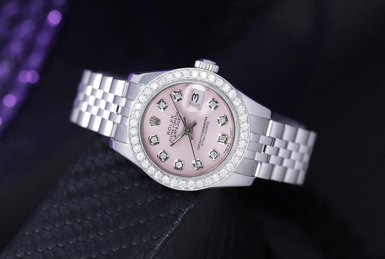 Aufgeführte Bilder sind tatsächliche Bilder der Uhr. Wir garantieren, dass die Uhr, die Sie erhalten, zu 100 % mit dem Modell übereinstimmt, wenn Sie sie persönlich betrachten. Wir können Ihnen versichern, dass Sie nicht enttäuscht sein werden.