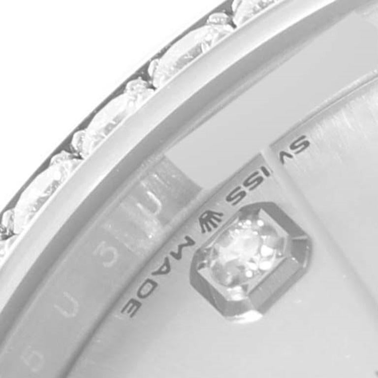 Rolex Datejust 31 Steel White Gold Diamond Ladies Watch 278384 Unworn. Mouvement automatique à remontage automatique, officiellement certifié chronomètre. Boîtier oyster en acier inoxydable de 31.0 mm de diamètre. Logo Rolex sur une couronne.