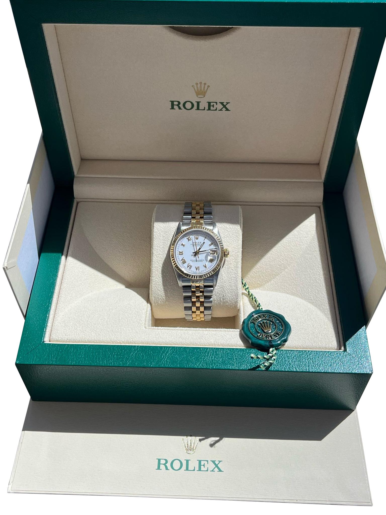 Rolex Datejust Midsize Esfera Blanca Acero Oro Amarillo Reloj Señora 68273. Movimiento automático de cuerda automática certificado cronómetro. Caja Oyster de acero inoxidable de 31 mm de diámetro. Logotipo Rolex en una corona de oro amarillo de 18
