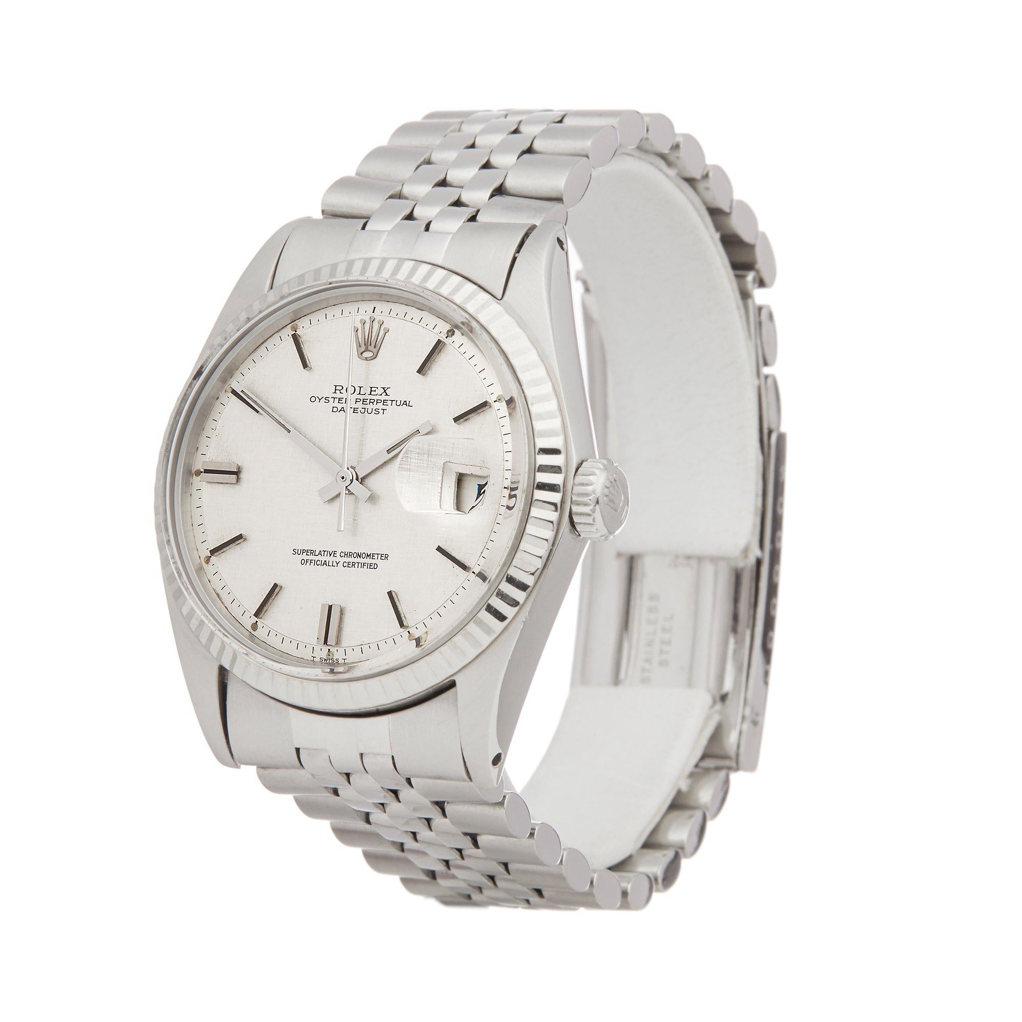 Xupes Reference: W007381
Manufacturer: Rolex
Model: Datejust
Model Variant: 36
Model Number: 1601
Age: 1970
Gender: Men
Complete With: Rolex Box
Dial: Silver Baton
Glass: Plexiglass
Case Size: 36mm
Case Material: Stainless Steel
Strap Material: