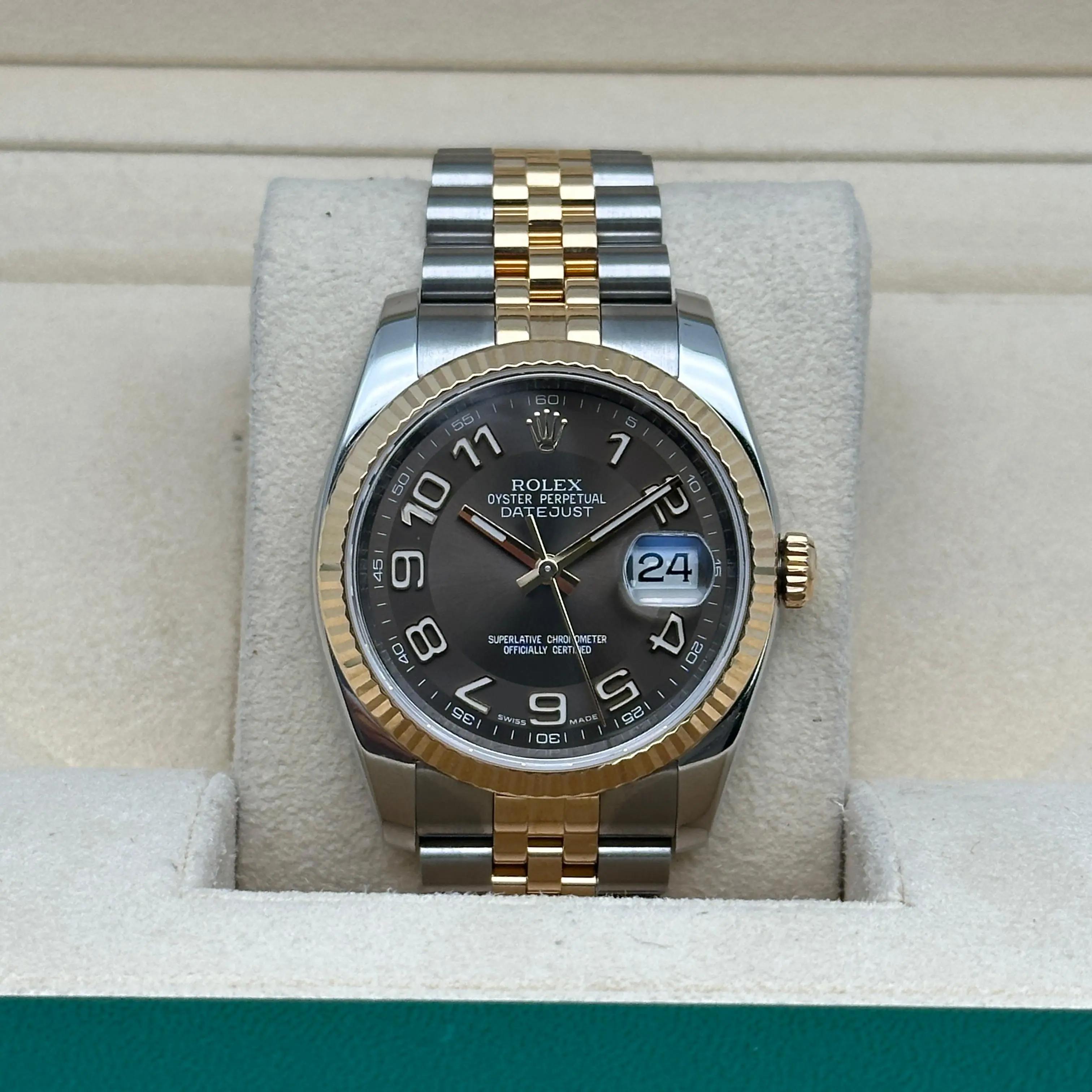 Pre-Owned in ottime condizioni. Raro quadrante color cioccolato. Viene fornito con scatola e carta. 

🕰️ Informazioni di base
Marchio: Rolex

Nome del modello: Datejust

Model No.: 116233

Periodo di produzione: 2010-oggi

Tipo: Orologio da