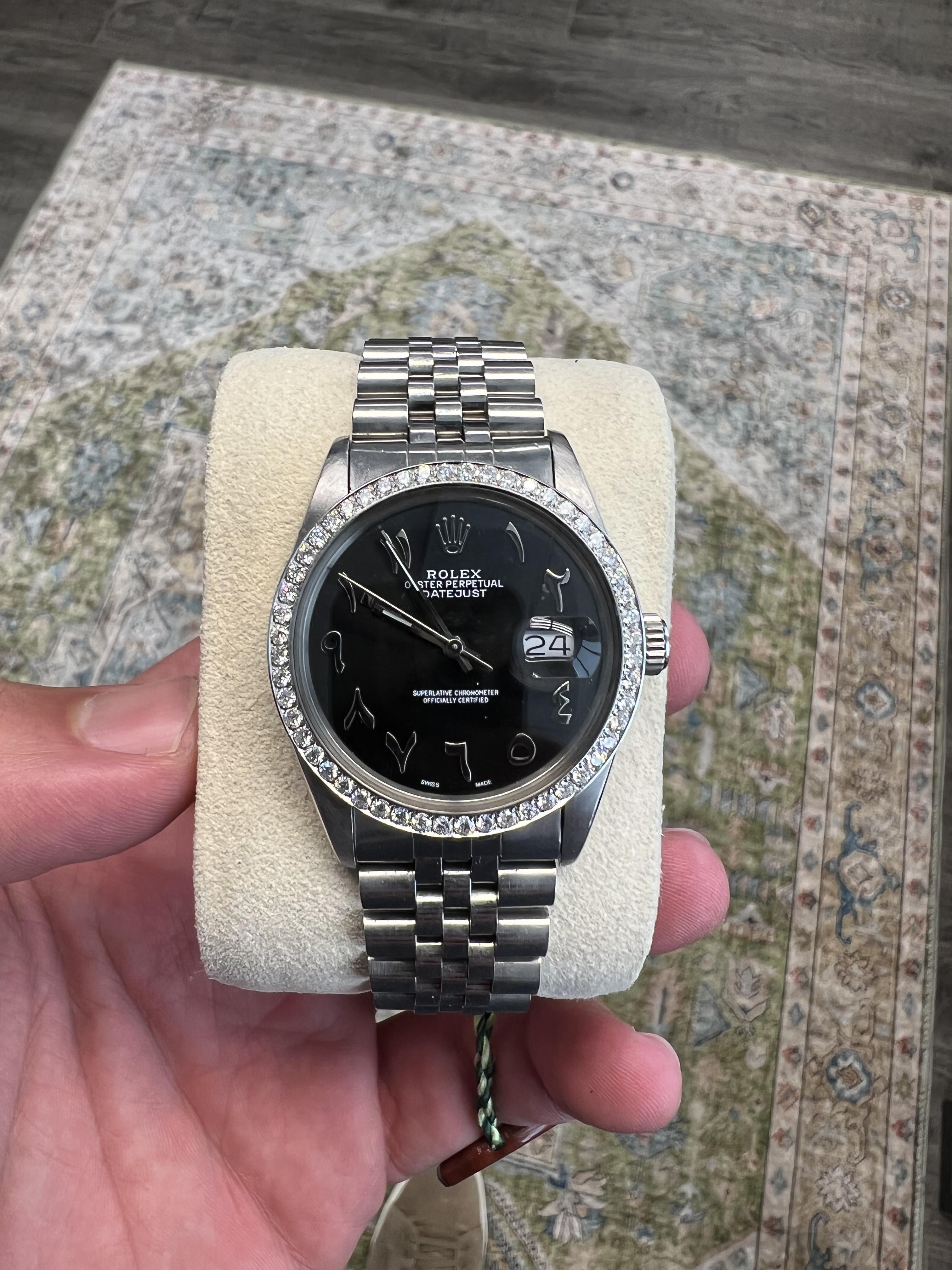 MARQUE : Rolex
MODÈLE : Datejust
RÉFÉRENCE : 16030
Taille : 36 mm
CASE : Acier inoxydable
Cadran : arabe, noir
BEZEL : Diamants
BAND : Jubilé en acier inoxydable Steens
MOUVEMENT : Automatique

Très bon état
Cadran et lunette personnalisés
Pas de