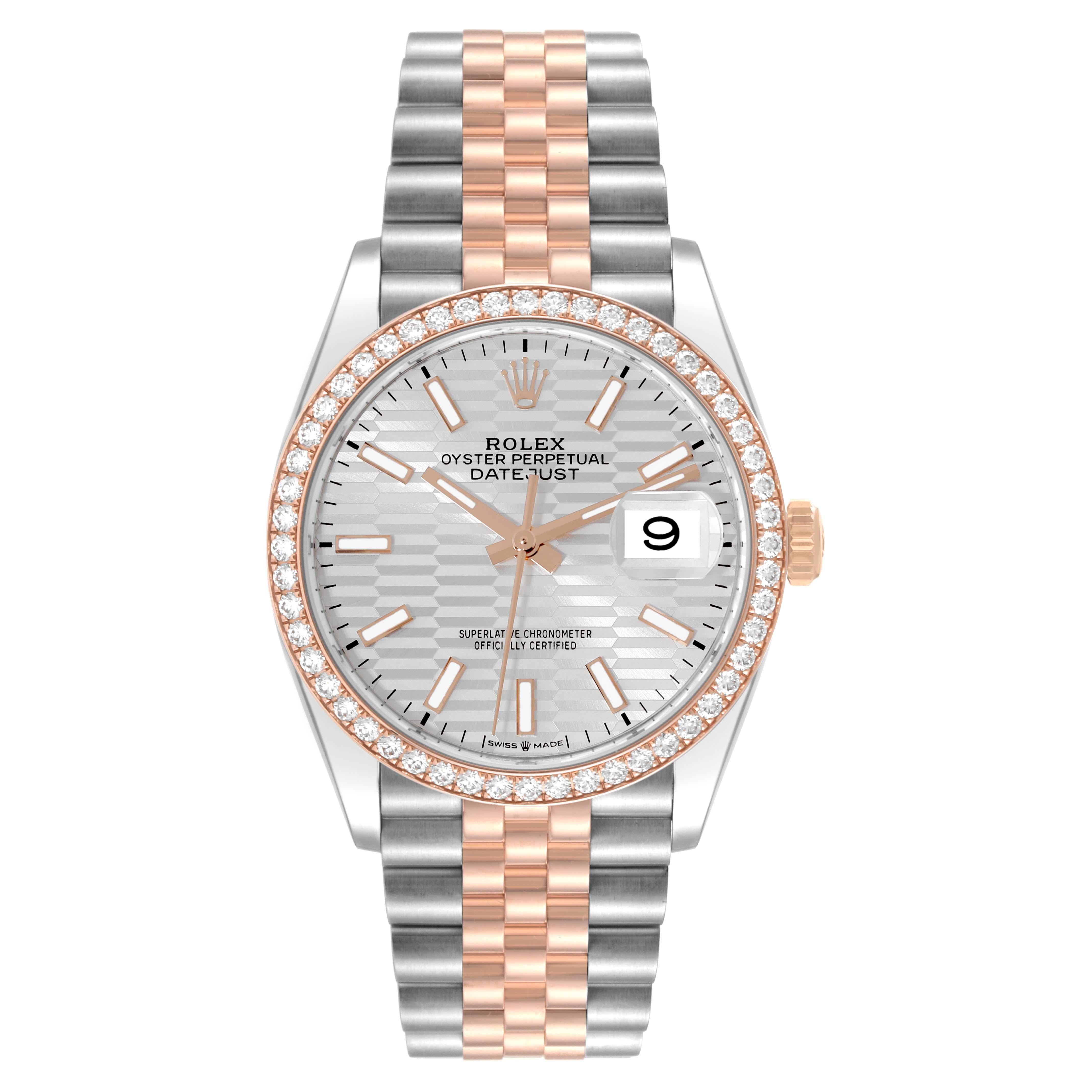 Rolex Datejust 36 geriffeltes Zifferblatt Diamant Lünette Stahl Rose Gold Herrenuhr 126281. Offiziell zertifiziertes Chronometerwerk mit automatischem Aufzug. Gehäuse aus rostfreiem Stahl und Everose-Gold mit einem Durchmesser von 36 mm. Rolex-Logo