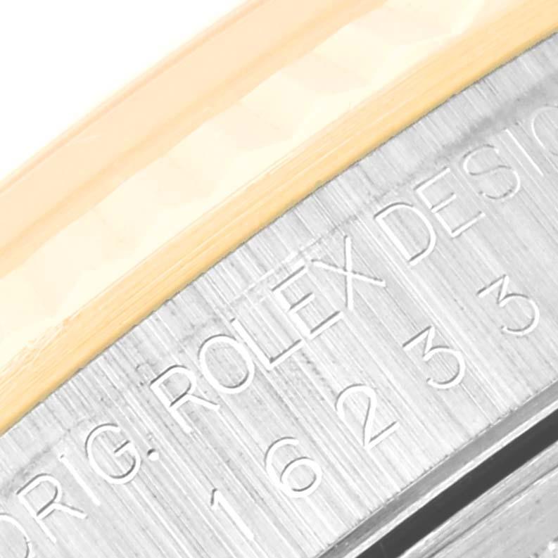 Rolex Datejust 36 Stahl Gelbgold Champagner Zifferblatt Herrenuhr 16233 Box Papiere. Offiziell zertifiziertes Chronometerwerk mit automatischem Aufzug. Gehäuse aus Edelstahl mit einem Durchmesser von 36 mm.  Rolex-Logo auf einer Krone aus 18 Karat