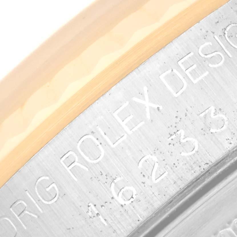Rolex Datejust 36 Stahl Gelbgold Champagner Zifferblatt Herrenuhr 16233. Offiziell zertifiziertes Chronometerwerk mit automatischem Aufzug. Gehäuse aus Edelstahl mit einem Durchmesser von 36 mm.  Rolex-Logo auf einer Krone aus 18 Karat Gelbgold. 18k