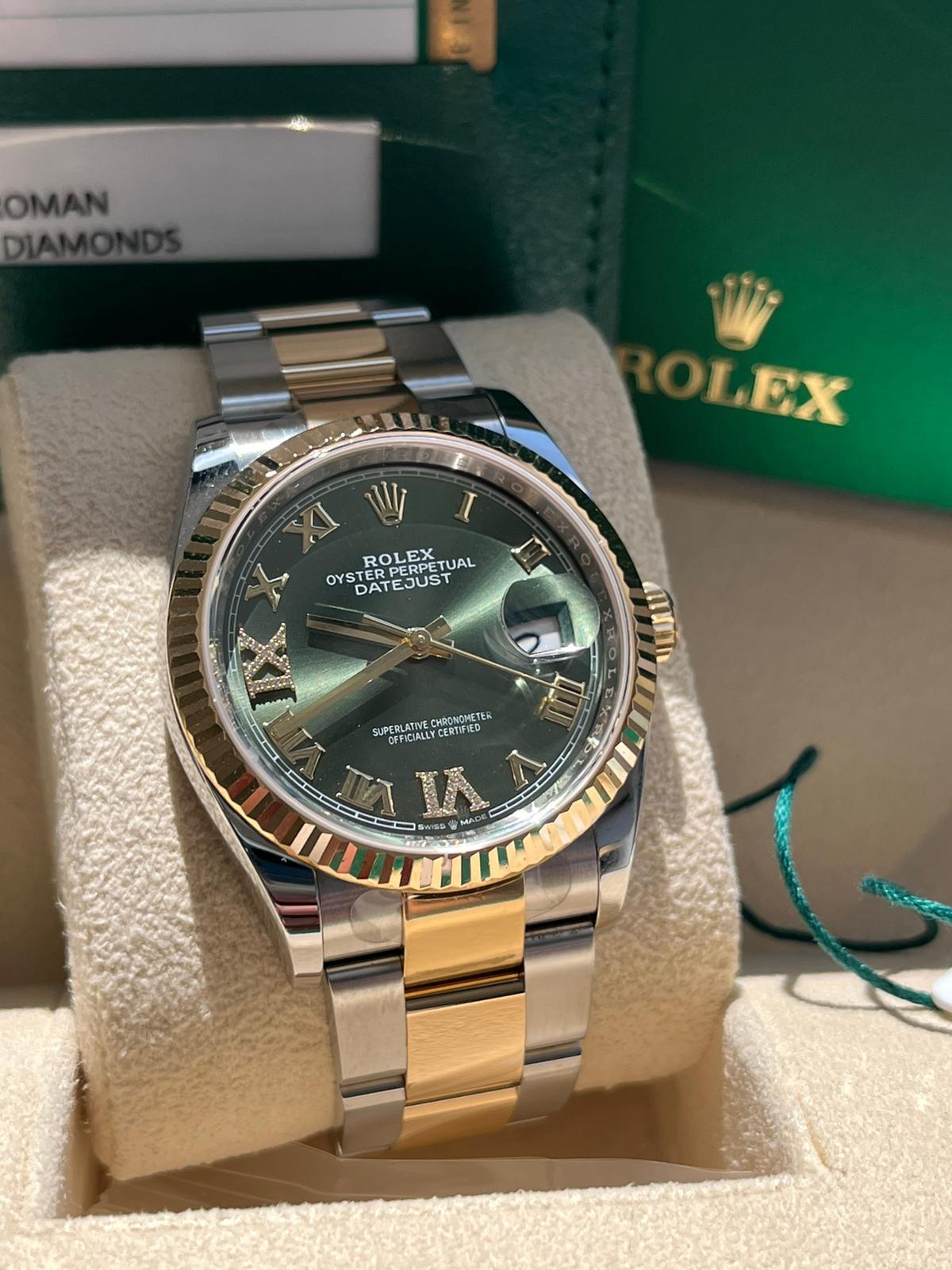 Rolex Datejust 36mm 18K Yellow Gold Fluted Olive Green Roman VI IX Dial 126233 For Sale 1