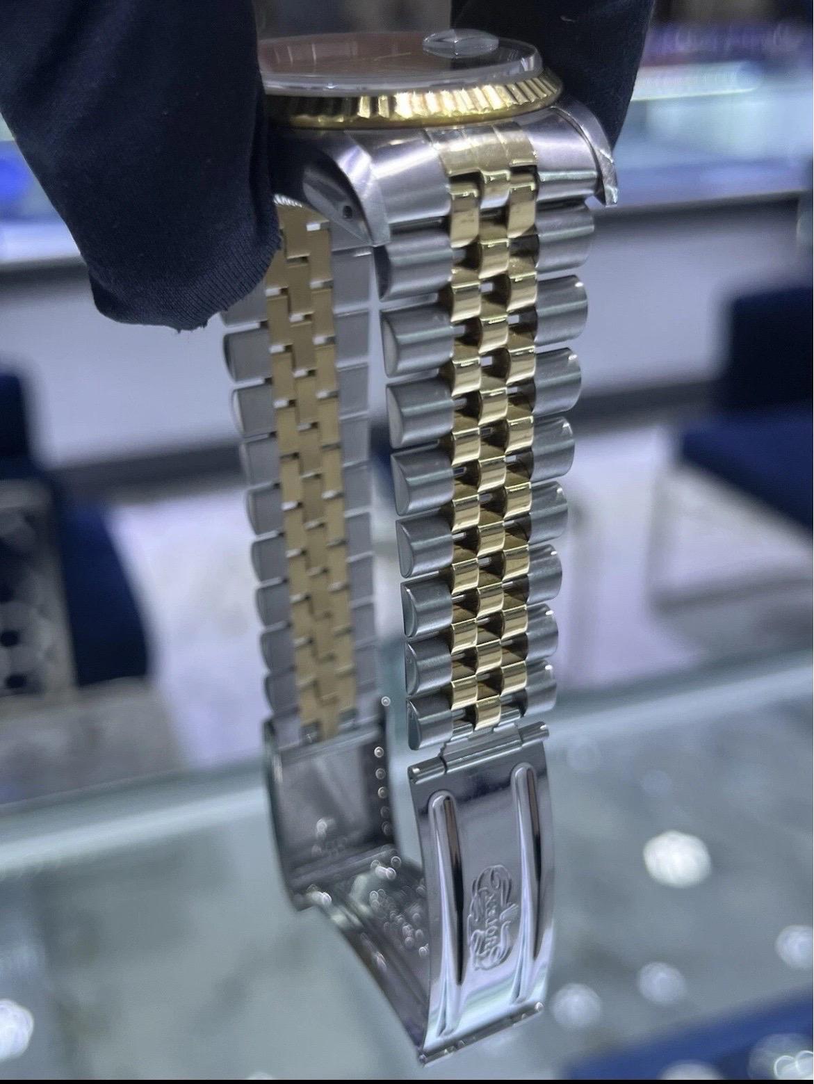 Rolex DateJust 36mm Schwarzes Zifferblatt 18K Gold Edelstahl Jubiläumsuhr 16233 im Angebot 10