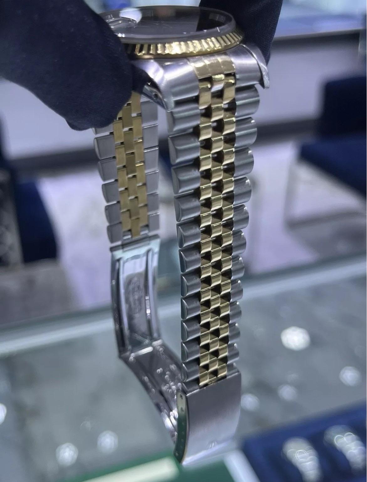 Rolex DateJust 36mm Schwarzes Zifferblatt 18K Gold Edelstahl Jubiläumsuhr 16233 im Angebot 11