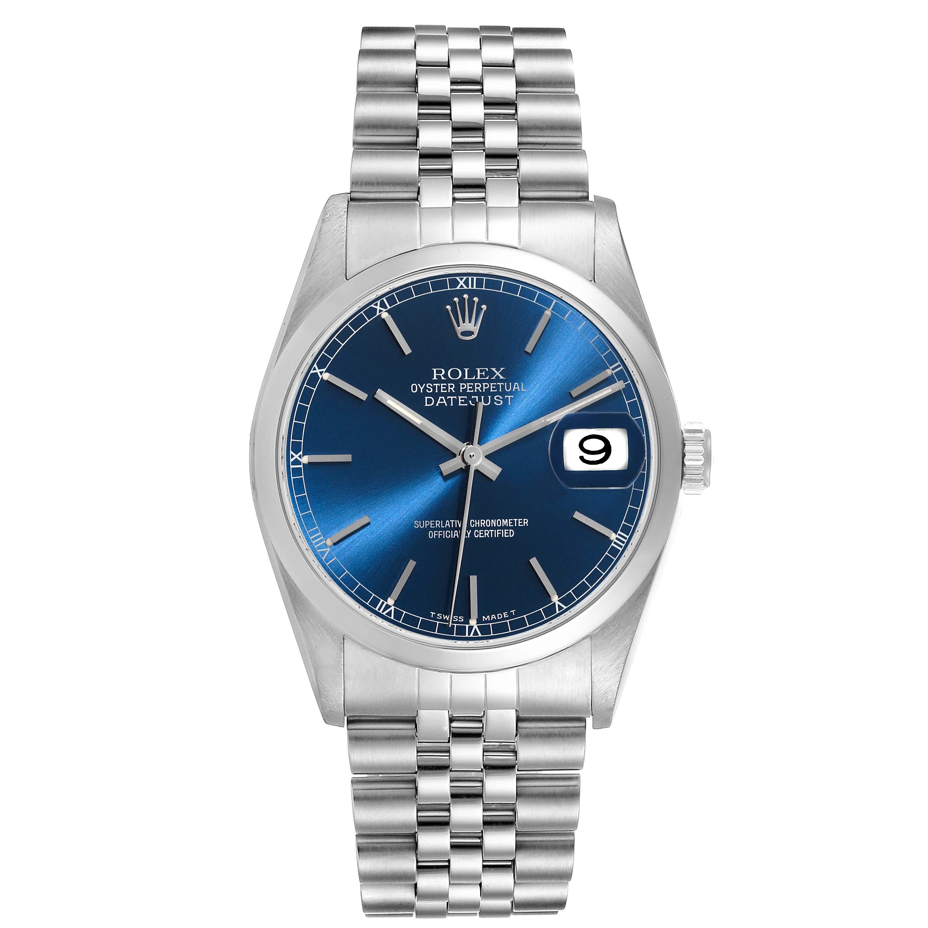 Rolex Datejust 36mm Blue Dial Smooth Bezel Steel Mens Watch 16200 Box Papers. Mouvement automatique à remontage automatique, officiellement certifié chronomètre, avec fonction de date rapide. Boîtier oyster en acier inoxydable de 36 mm de diamètre.