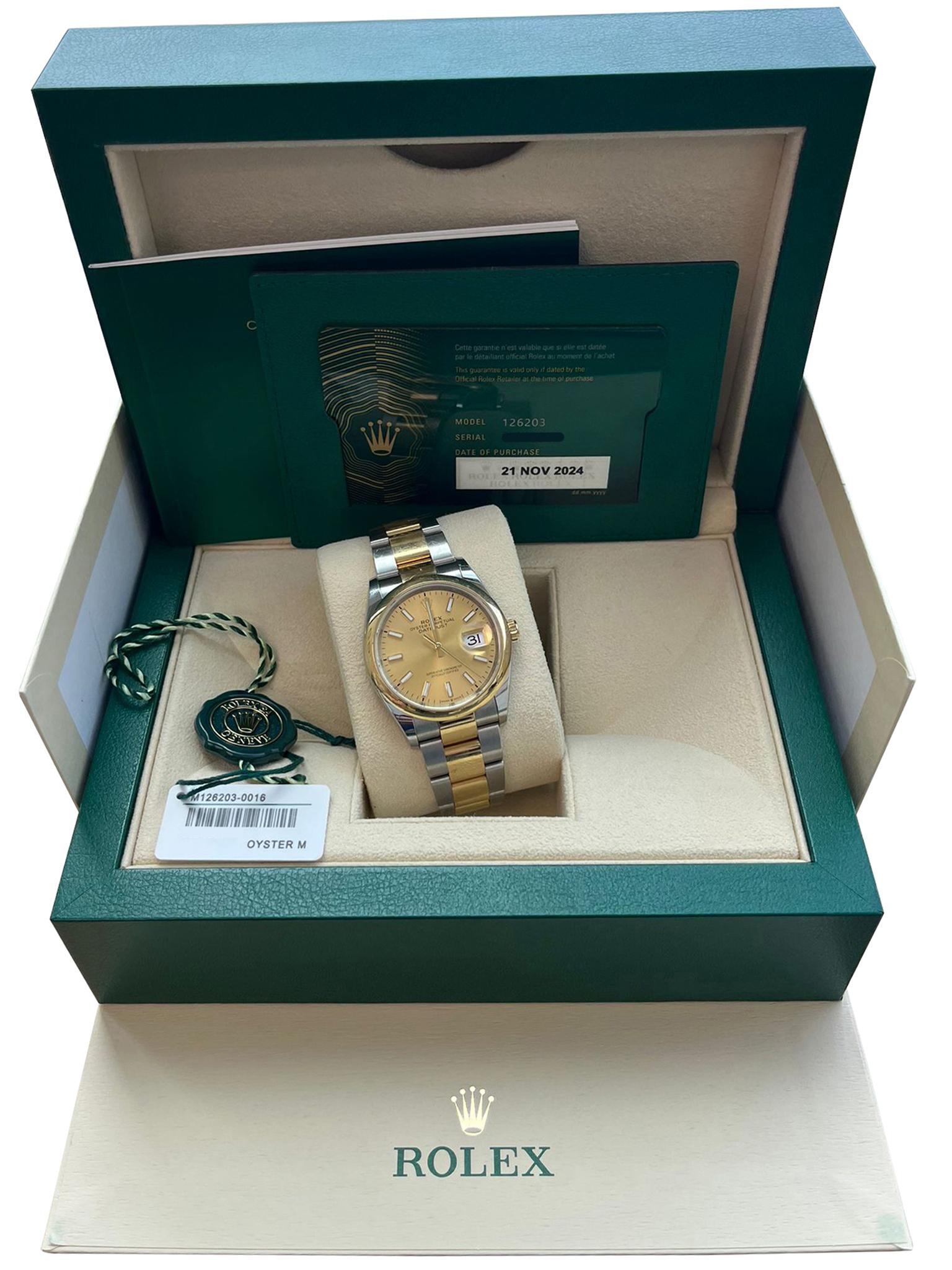 Cette Oyster Perpetual Datejust 36 en Oystersteel et or jaune présente un cadran de couleur champagne et un bracelet Oyster. La finition soleillée crée de délicats reflets de lumière sur de nombreux cadrans de la collection Oyster Perpetual. Il est