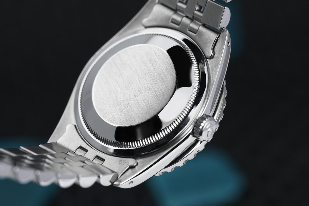 Taille ronde Rolex, bracelet Datejust avec cadran romain et lunette en diamant bleu marine en vente