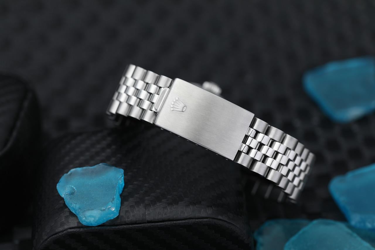 Rolex, bracelet Datejust avec cadran romain et lunette en diamant bleu marine Pour hommes en vente