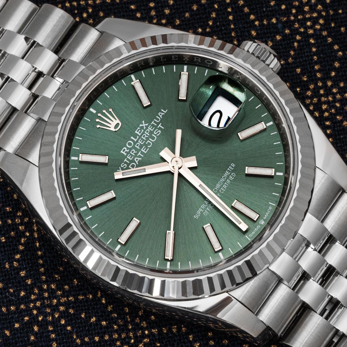 Une Oystersteel Datejust 36 de Rolex. Whiting le cadran vert menthe et une lunette cannelée en or blanc. Présentée sur un bracelet Jubilé avec un fermoir Oyster. La montre est équipée d'un verre saphir inrayable et d'un mouvement automatique à