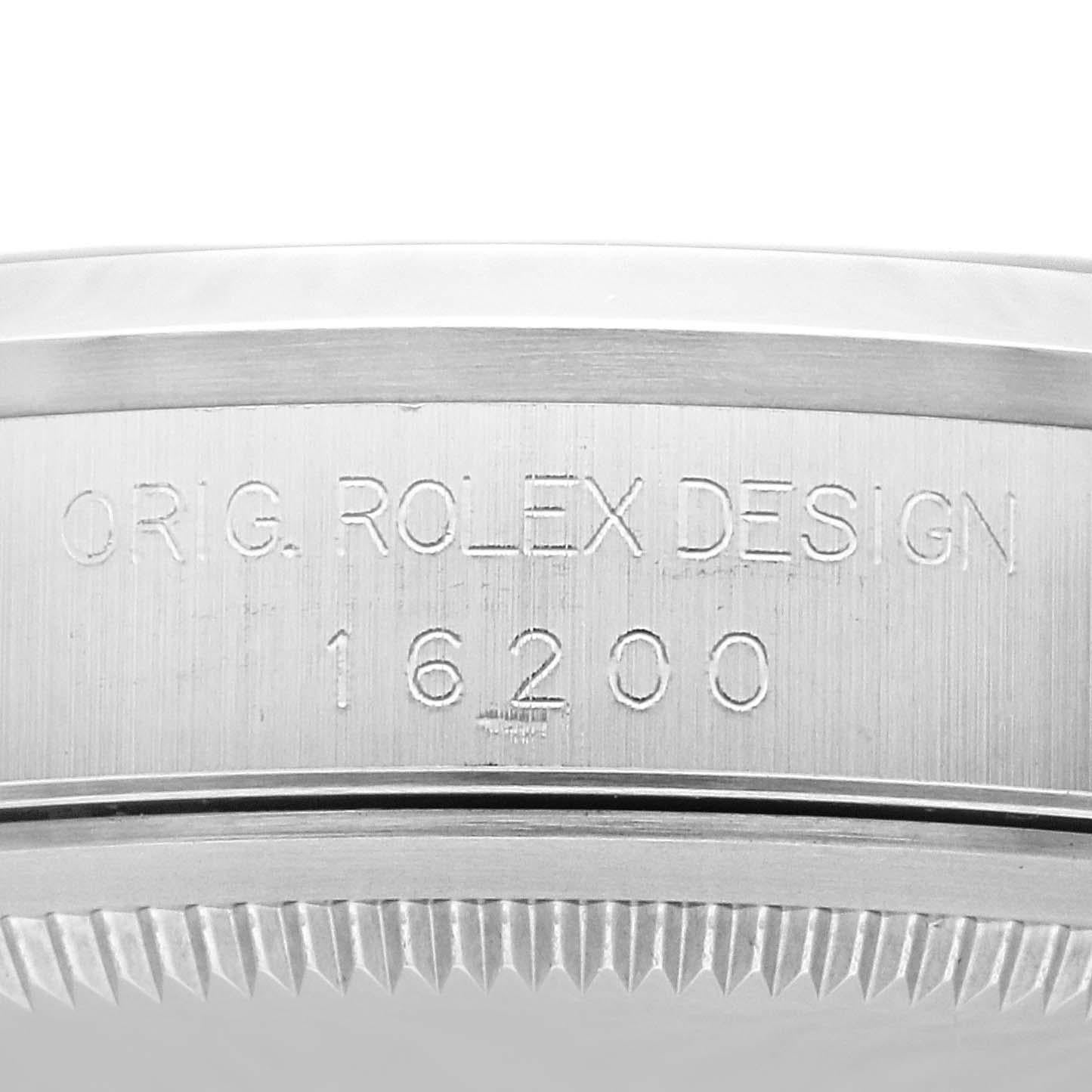 Rolex Datejust 36mm Silver Dial Smooth Bezel Steel Mens Watch 16200 Box Papers Excellent état - En vente à Atlanta, GA