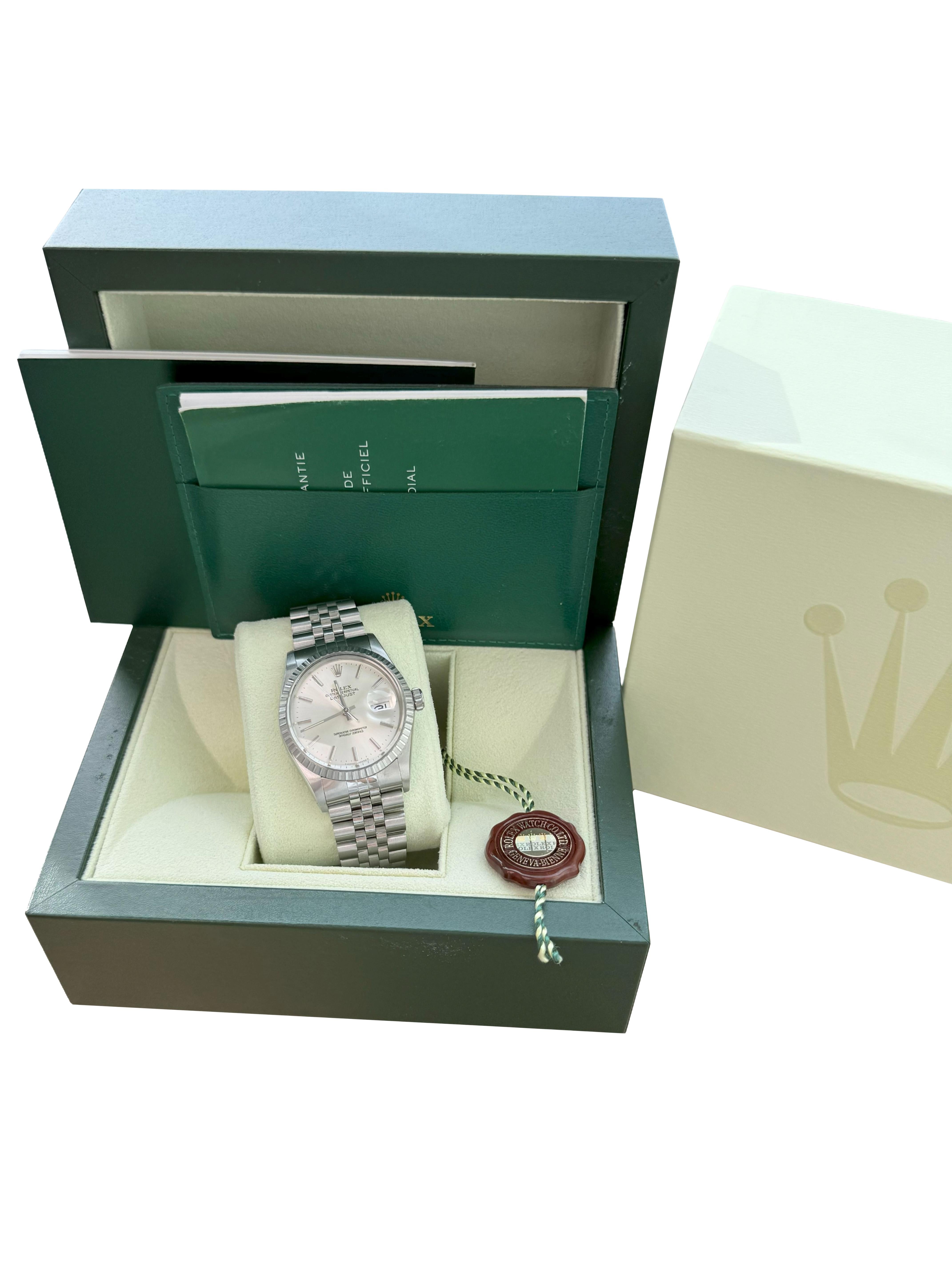 Rolex Datejust Silbernes Zifferblatt Stahl Herrenuhr 16030. Offiziell zertifiziertes Chronometerwerk mit automatischem Aufzug. Austerngehäuse aus Edelstahl mit einem Durchmesser von 36 mm. Rolex Logo auf einer Krone. Gedrehte Lünette aus Edelstahl