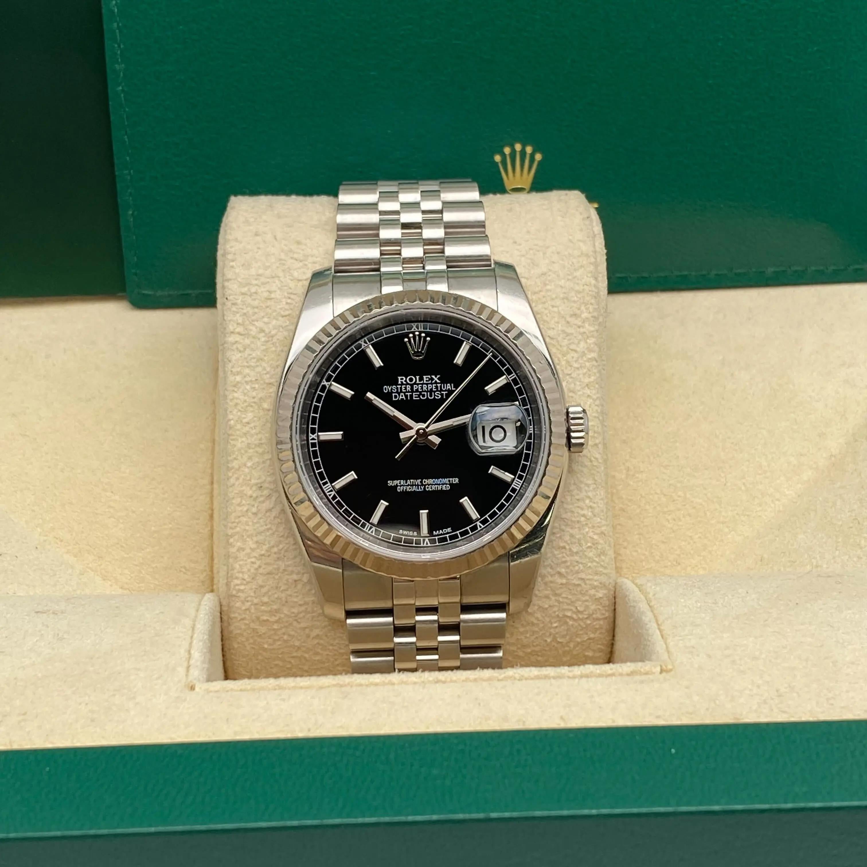 De segunda mano en excelentes condiciones. Caja y papeles. Recientemente revisado. El movimiento está calibrado y mantiene bien la hora.
