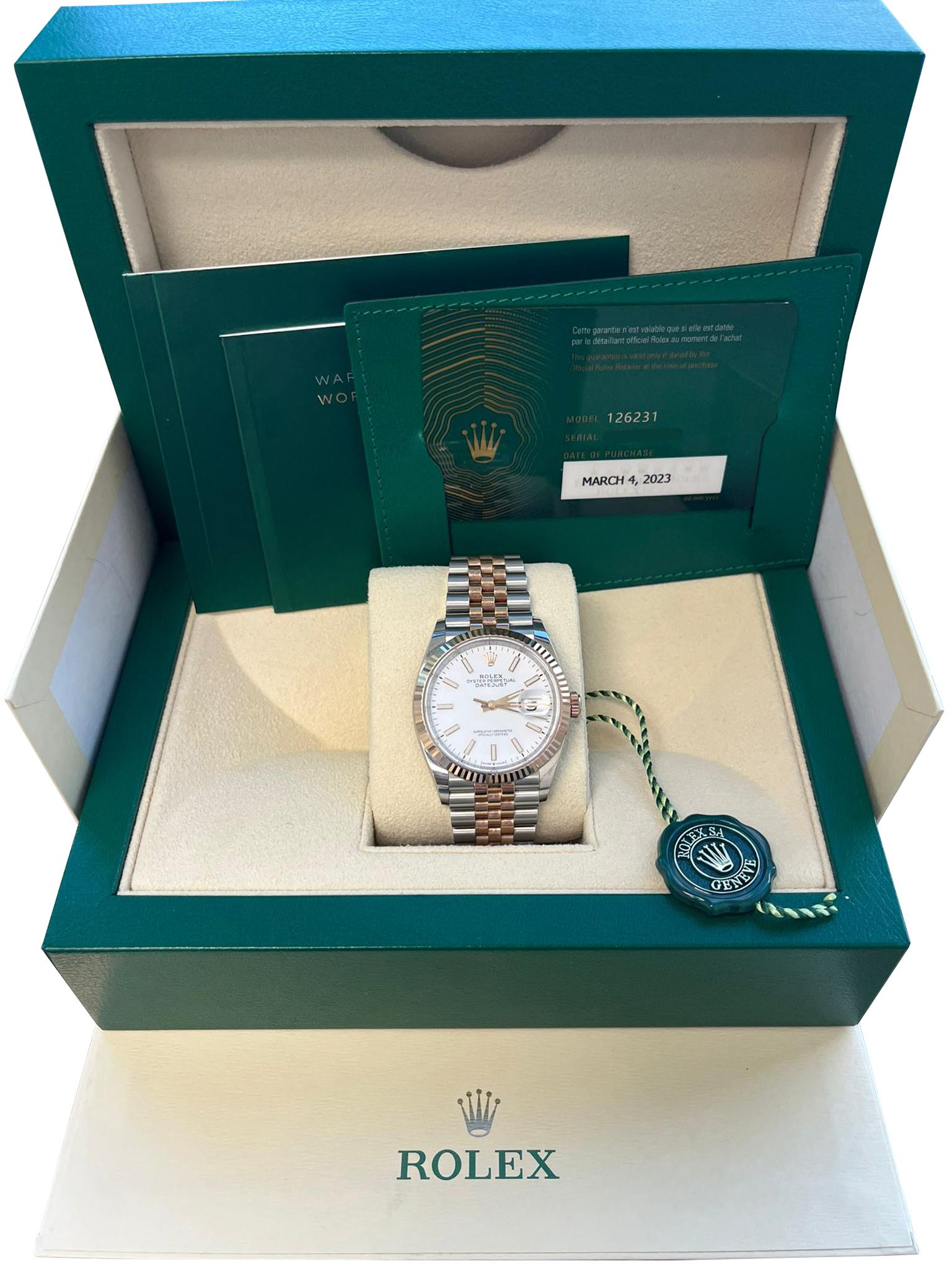 This Oyster Perpetual Datejust 36 in Oystersteel and Everose gold features a white dial and a Jubilee bracelet. The Rolex fluted bezel is a mark of distinction. Originally, the fluting of the Oyster bezel had a functional purpose: it served to screw