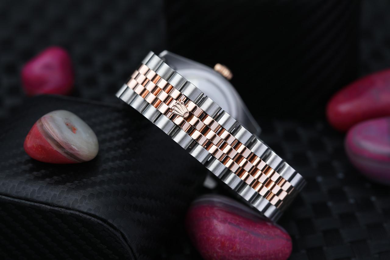 Rolex Datejust 36mm Zweifarbige Roségold-Uhr mit Diamant-Lünette, maßgefertigt im Zustand „Hervorragend“ in New York, NY