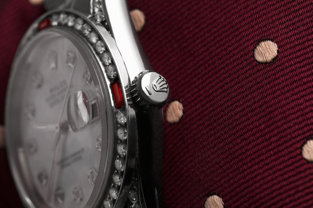 Taille ronde Rolex Montre Datejust avec cadran MOP blanc de 36 mm, numéros de diamants et lunette en rubis et diamants en vente