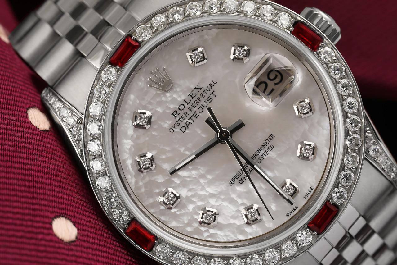 Rolex Montre Datejust avec cadran MOP blanc de 36 mm, numéros de diamants et lunette en rubis et diamants en vente 1