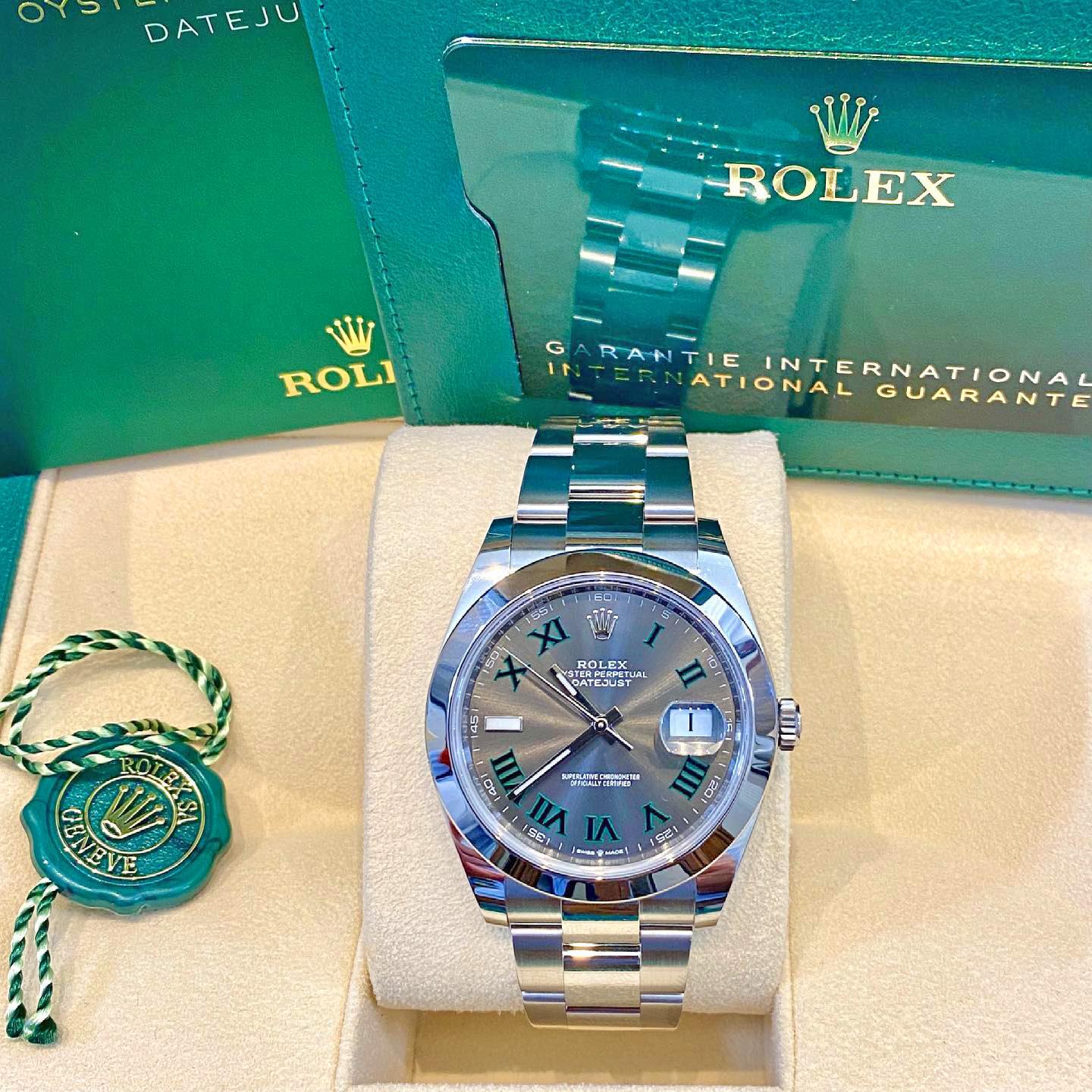 Unworn Classic watch Rolex Datejust 41, Oystersteel, Ref# 126300-0013 - luxury, elegance and practicality.

Make: Rolex
Model: Datejust 41
Reference: 126300-0013
Diameter: 41 mm
Case material: Oystersteel
Dial color: Slate
Bezel Type: Smooth
Bezel