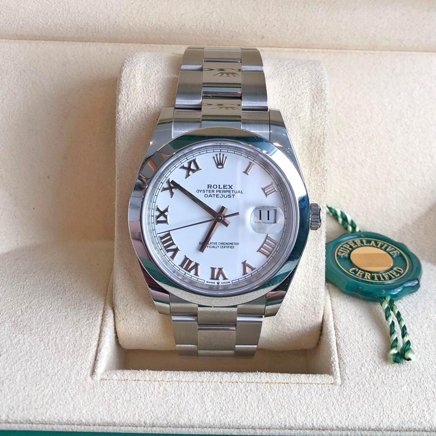 Unworn Classic watch Rolex Datejust 41, Oystersteel, Ref# 126300-0015 - luxury, elegance and practicality.

Make: Rolex
Model: Datejust 41
Reference: 126300-0015
Diameter: 41 mm
Case material: Oystersteel
Dial color: White
Bezel Type: Smooth
Bezel