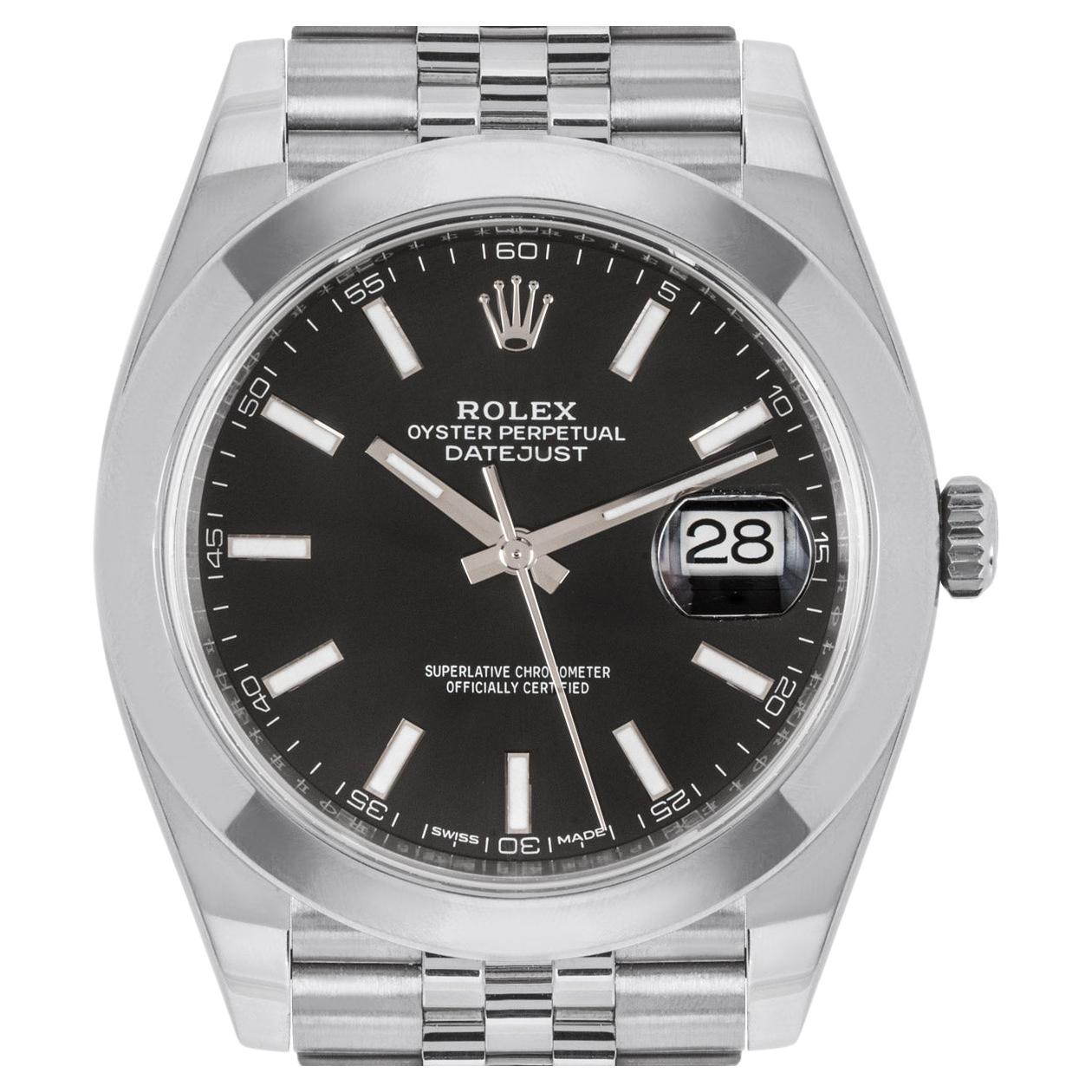 An unworn Datejust 41 in Oystersteel from Rolex. Features a bright black dial and a smooth bezel. The Jubilee bracelet comes with a folding Oysterclasp equipped with the Easylink 5mm comfort extension link. Fitted with a scratch-resistant sapphire