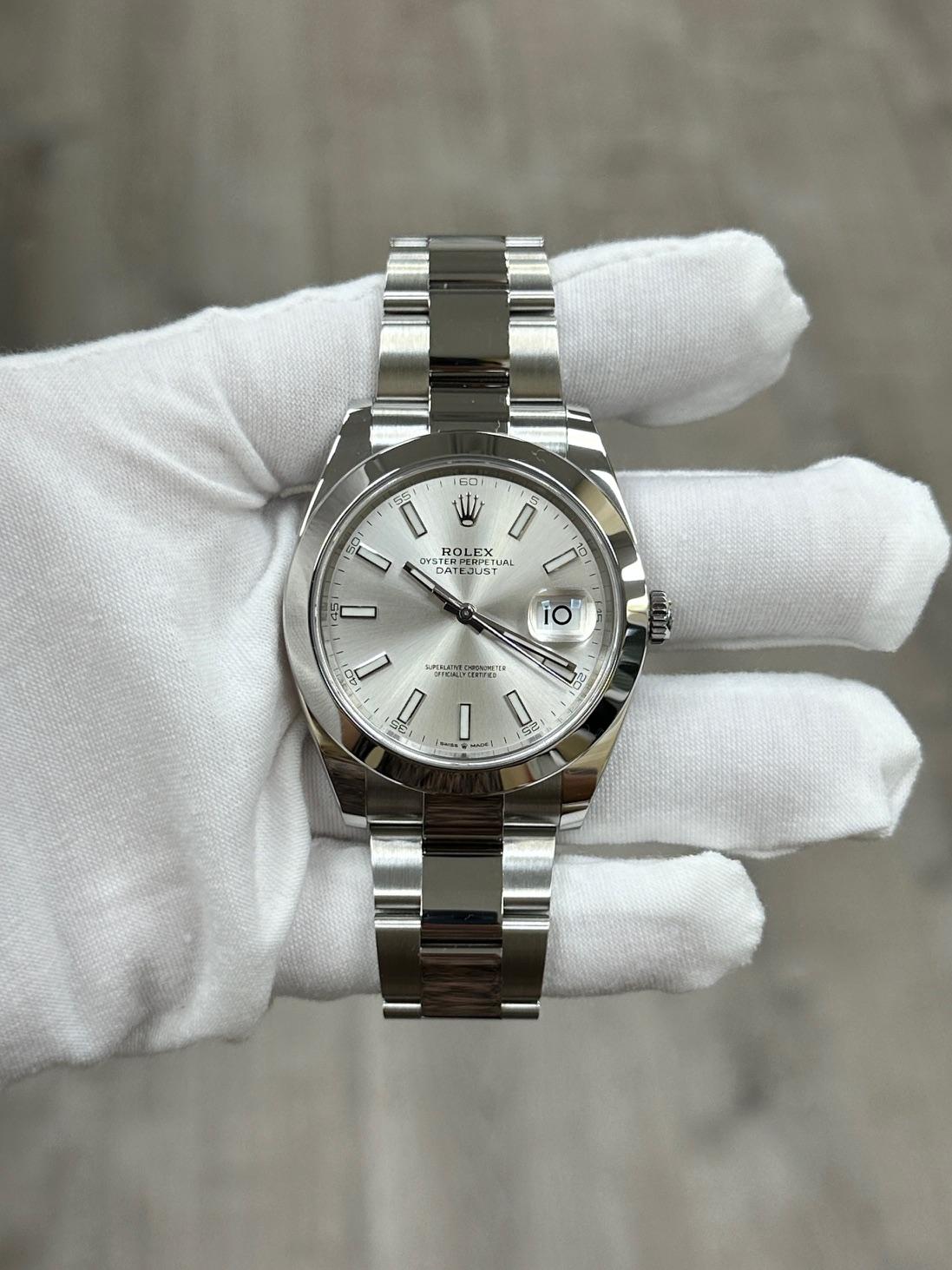 Uomo Rolex Datejust 41 126300 Quadrante Argento Acciaio Inox Scatola Documenti 2022 in vendita
