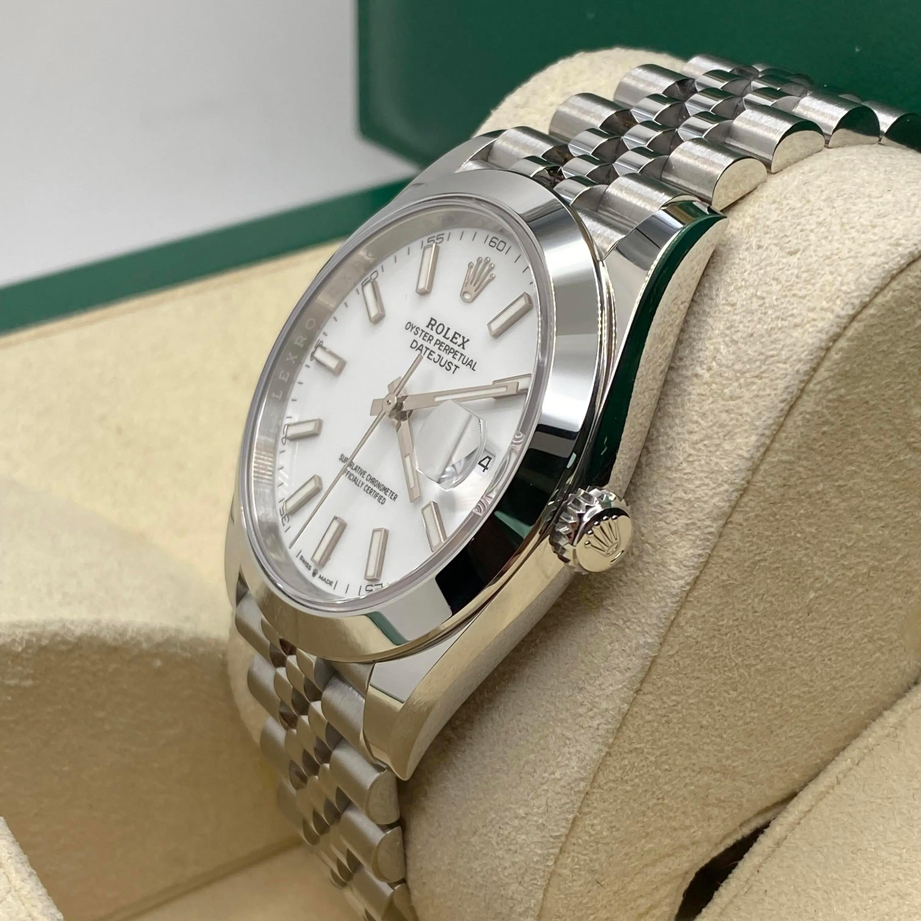 Rolex Datejust 41 126300 Stahl Weiß Index Zifferblatt Jubiläums-Automatikuhr B&P im Zustand „Neu“ im Angebot in New York, NY