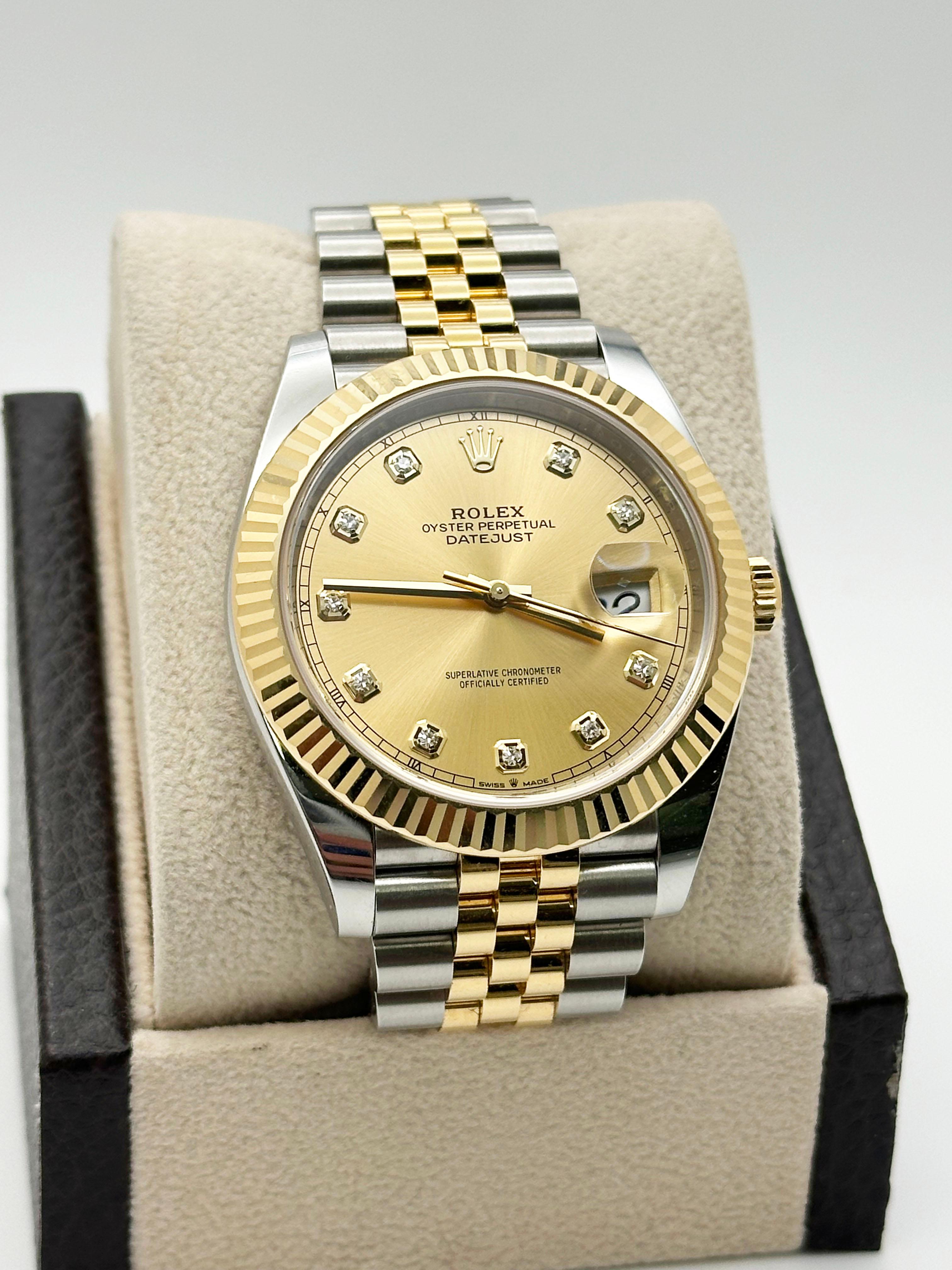 Numero di stile: 126333



Seriale: 1S836***



Anno: 2024

 

Model: Rolex Datejust 41

 

Materiale della cassa: Acciaio inossidabile

 

Fascia: oro giallo 18 carati e acciaio inossidabile 

  

Lunetta: oro giallo 18 carati 

  

Quadrante: