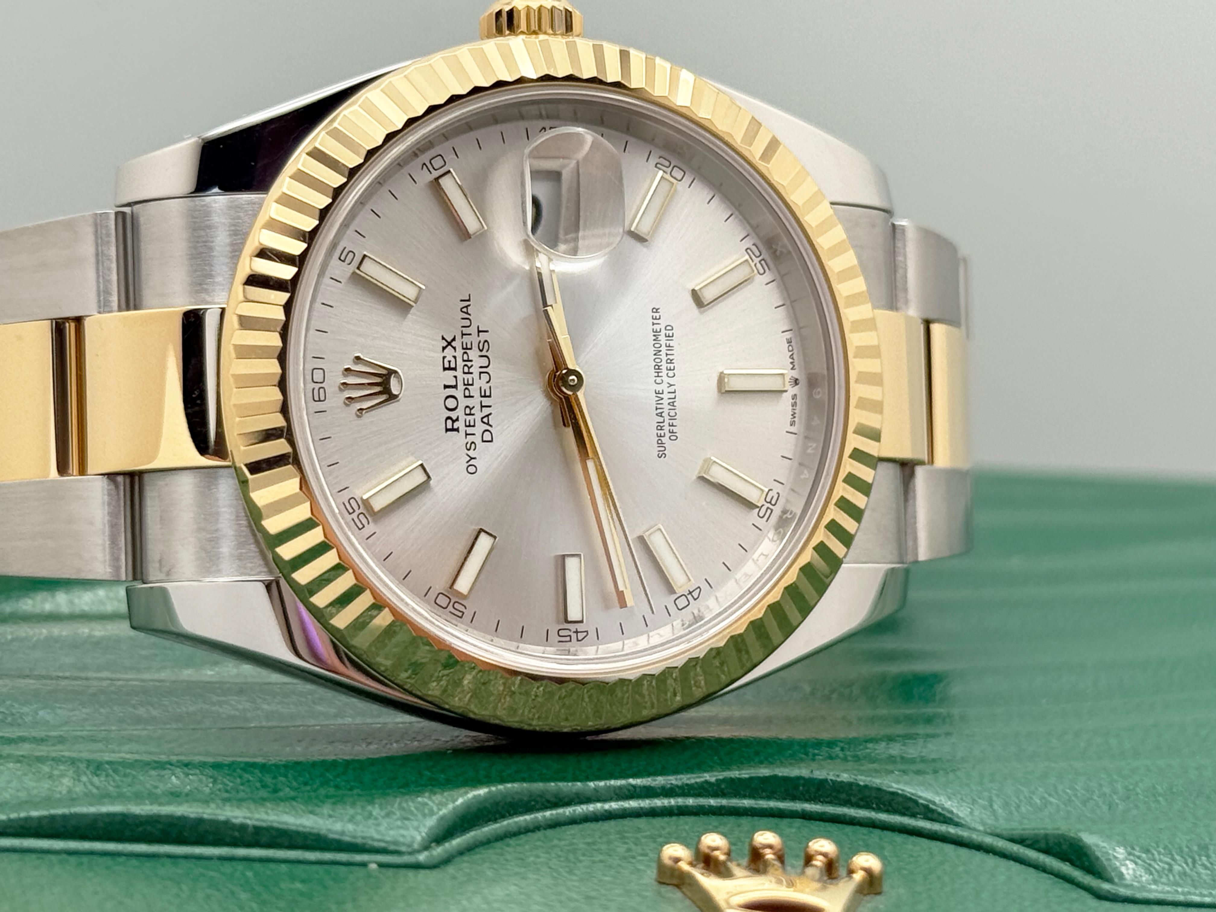 Rolex Datejust 41 126333 Silver Dial 18K Yellow Gold Stainless Box Paper 2023 in vendita 2
