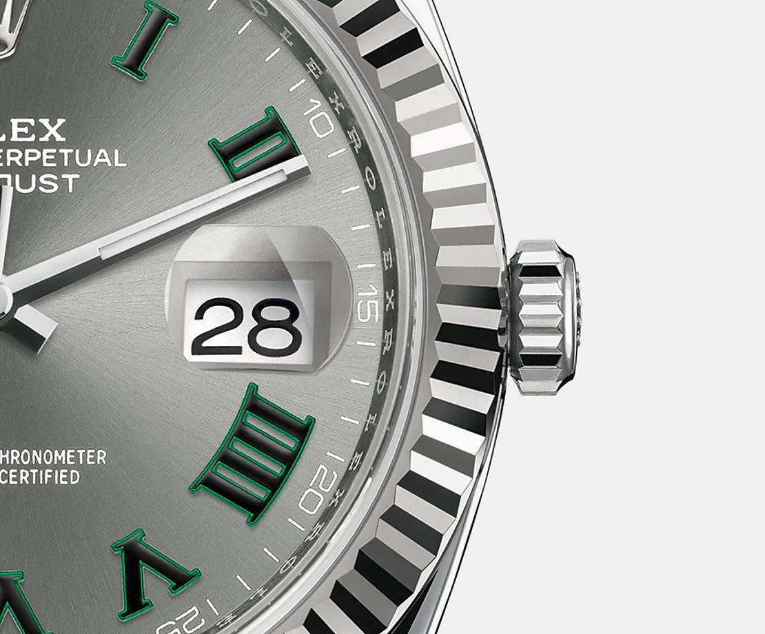 Rolex Datejust 41 Uhr mit poliertem Edelstahl und 18k Weißgold Gehäuse, Referenz 126334-0022. Dieses Modell verfügt über ein schieferfarbenes Zifferblatt mit gut ablesbarer Chromalight-Anzeige mit lang anhaltender blauer Leuchtkraft. Das Zifferblatt