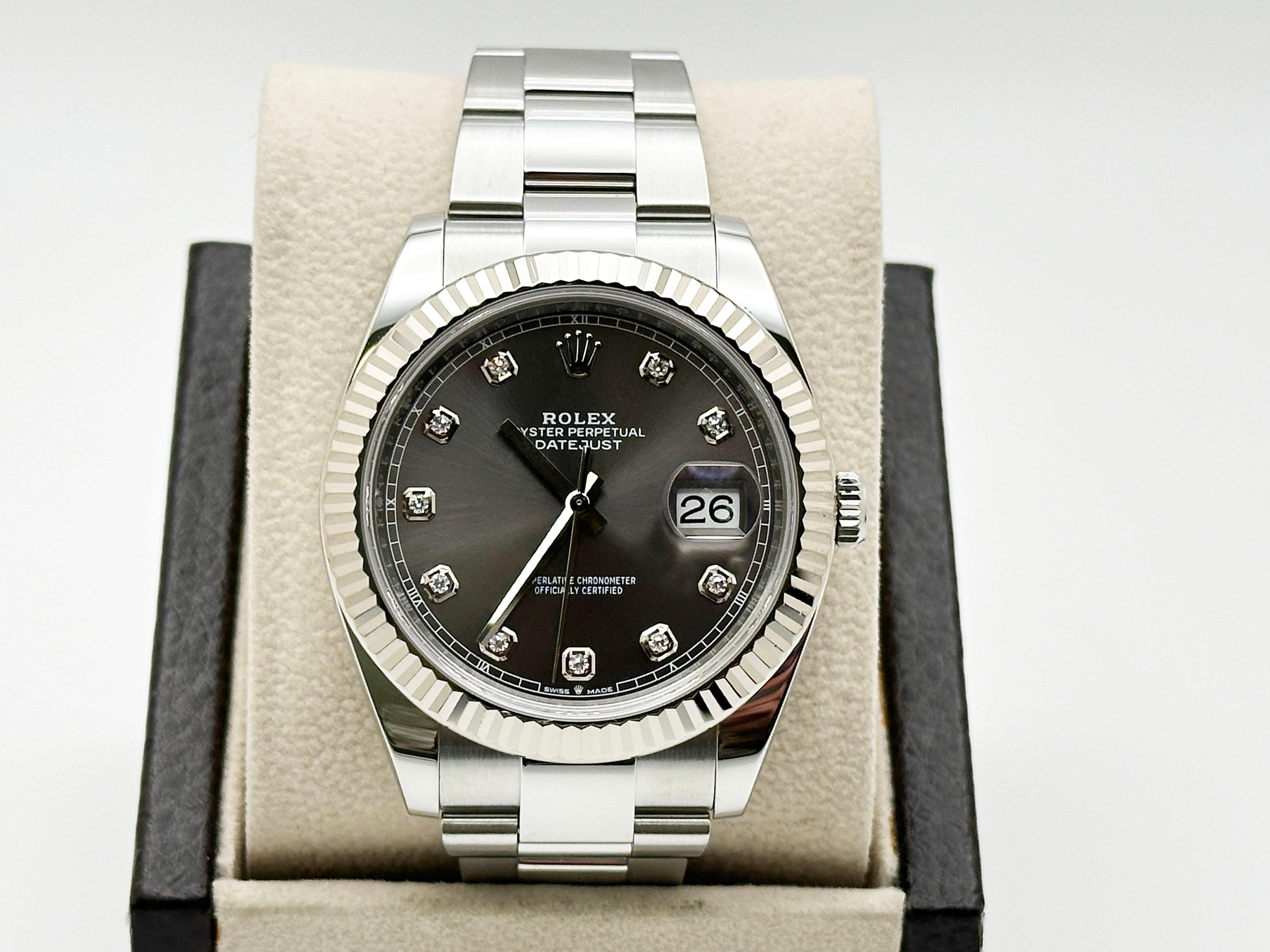 Número de estilo: 126334

De serie 6085C***

Año: 2022
 
Model No: Rolex Datejust 41
 
Material de la caja: Acero inoxidable 
 
Banda: Acero inoxidable 
  
Bisel: Bisel estriado de oro blanco de 18 quilates
  
Esfera: Esfera de rodio y diamante