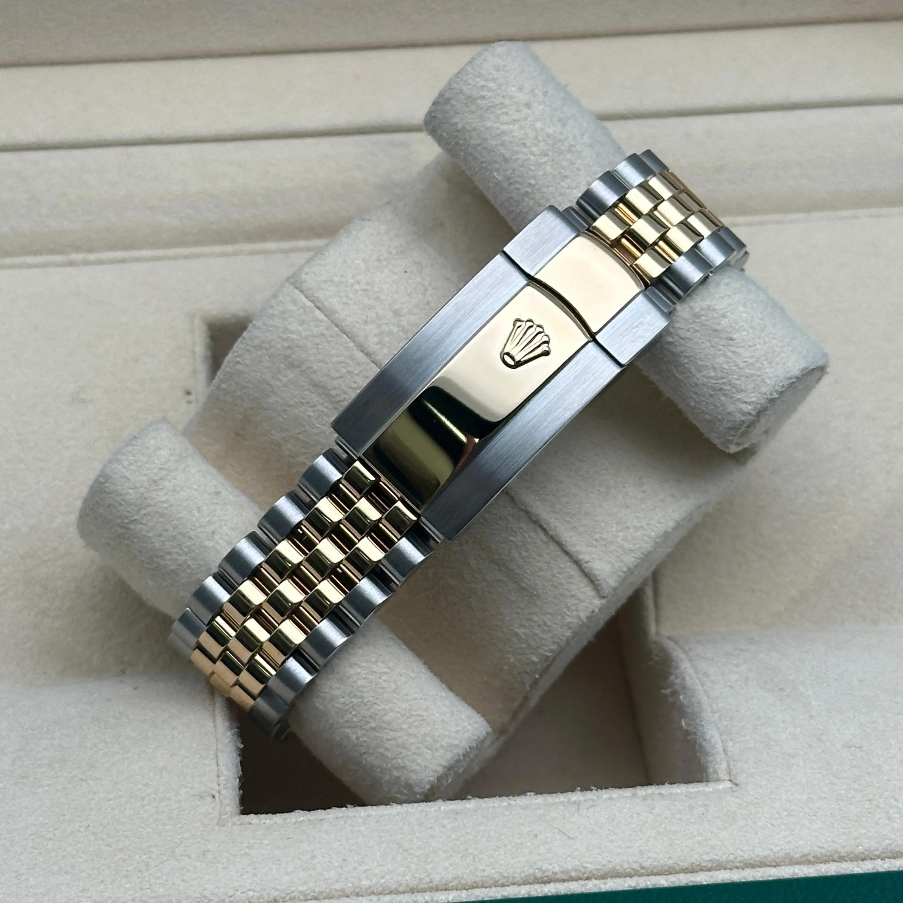 Rolex Datejust 41 Reloj de caballero automático con esfera plateada de acero y oro amarillo de 18 quilates 126333 en venta 5