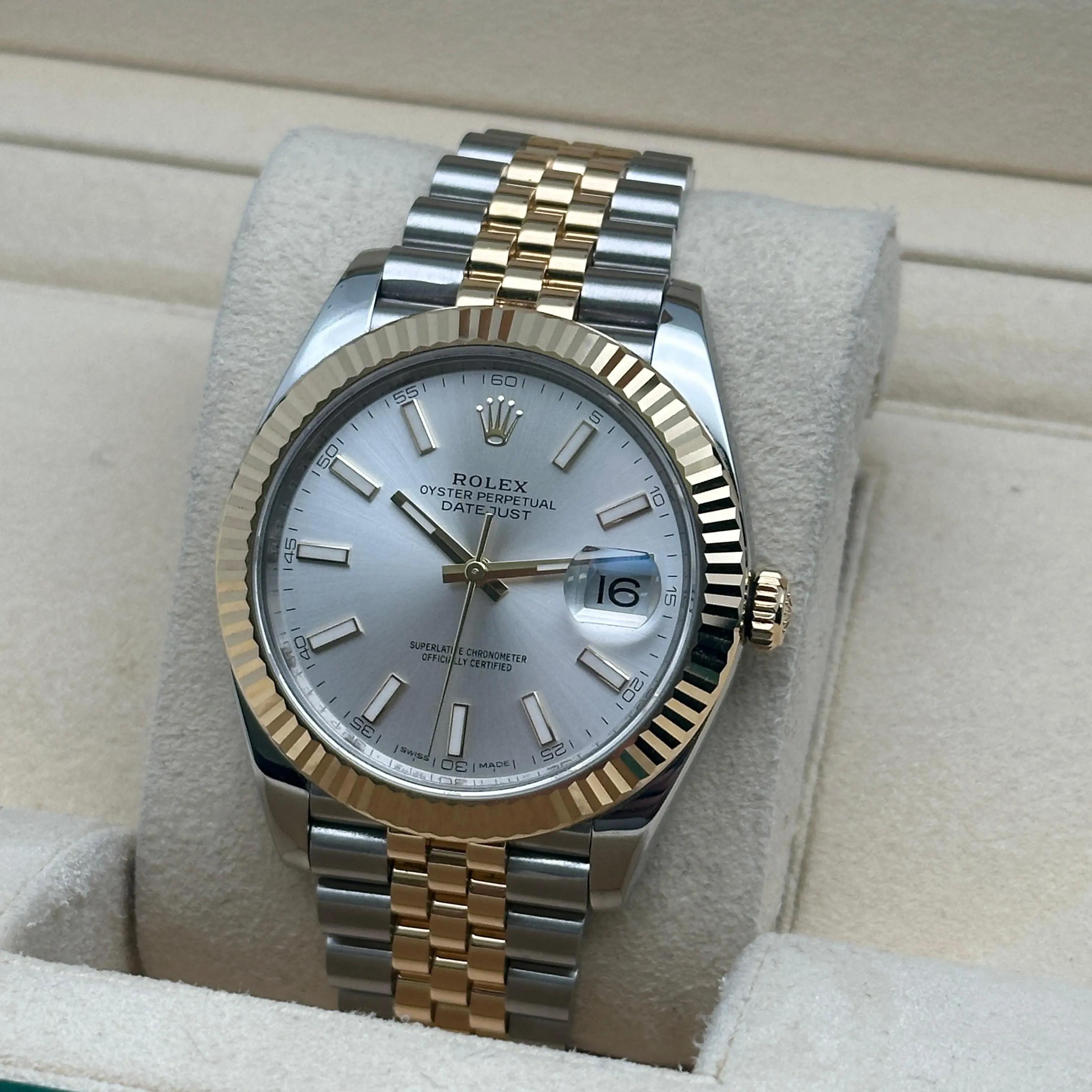 Rolex Datejust 41 Reloj de caballero automático con esfera plateada de acero y oro amarillo de 18 quilates 126333 en venta 2