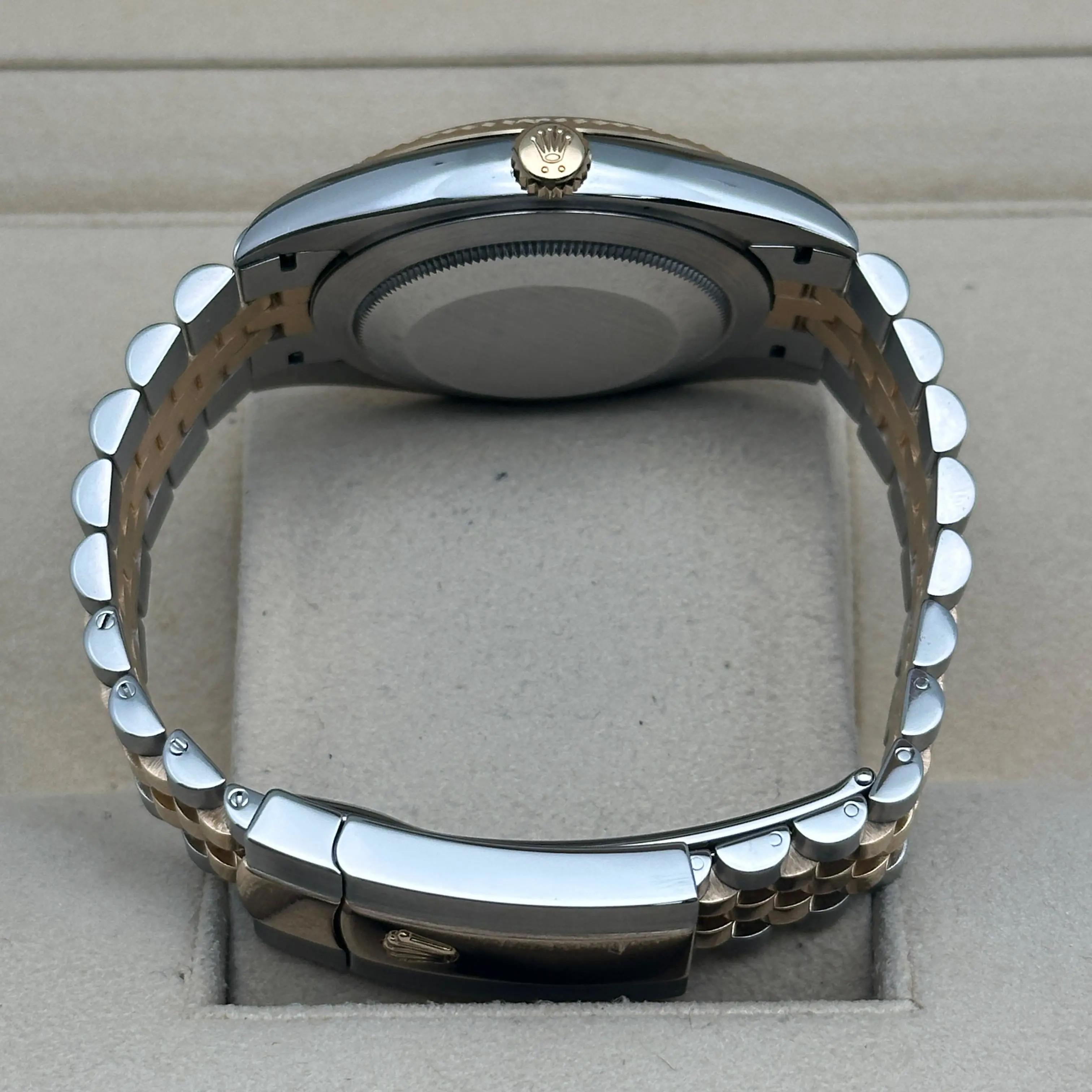 Rolex Datejust 41 Reloj de caballero automático con esfera plateada de acero y oro amarillo de 18 quilates 126333 en venta 4