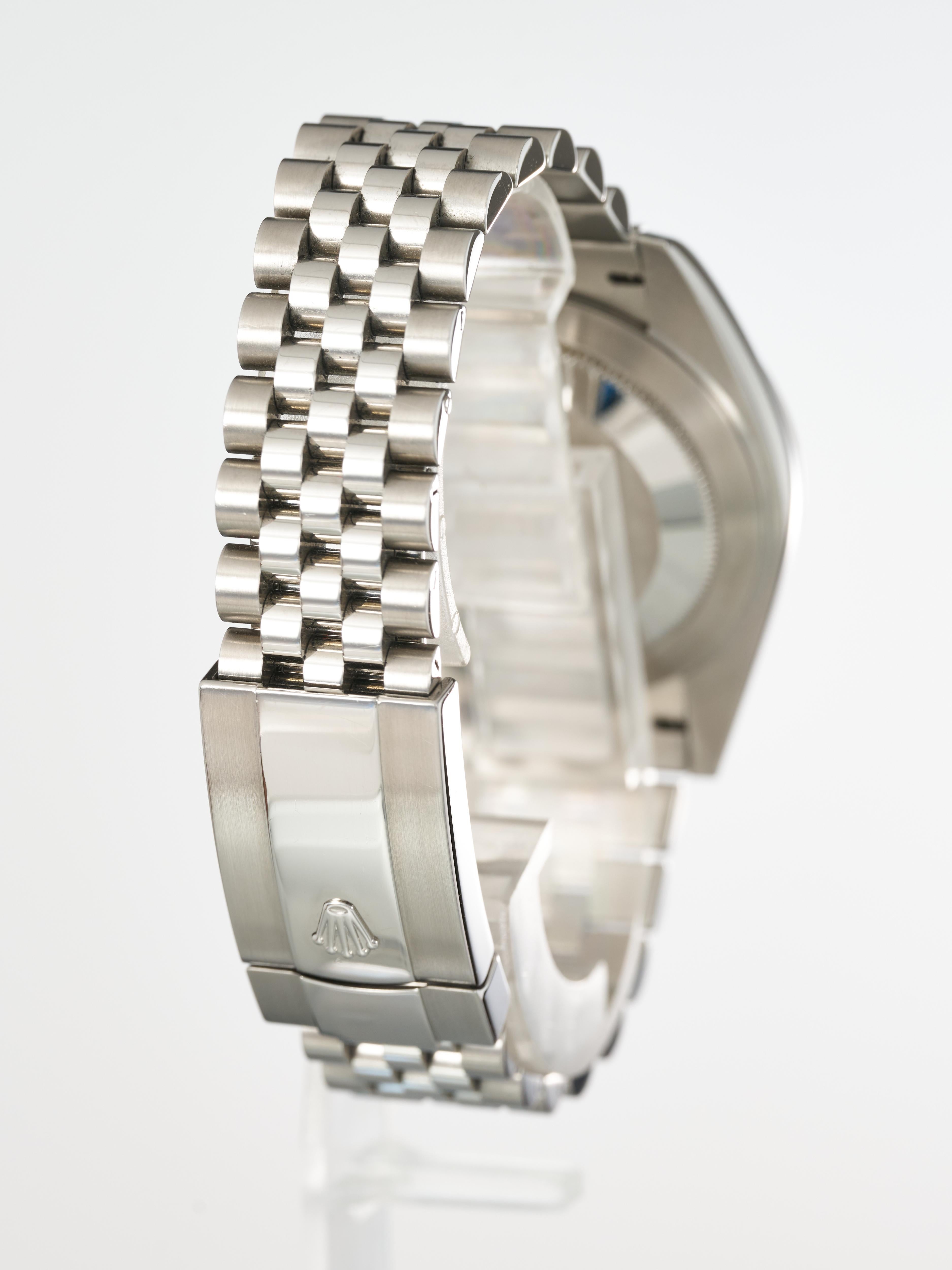 Rolex Datejust 41 Grey Baton Dial Fluted Bezel Jubilee Bracelet 126334 Full Set In Excellent Condition For Sale In London, GB
