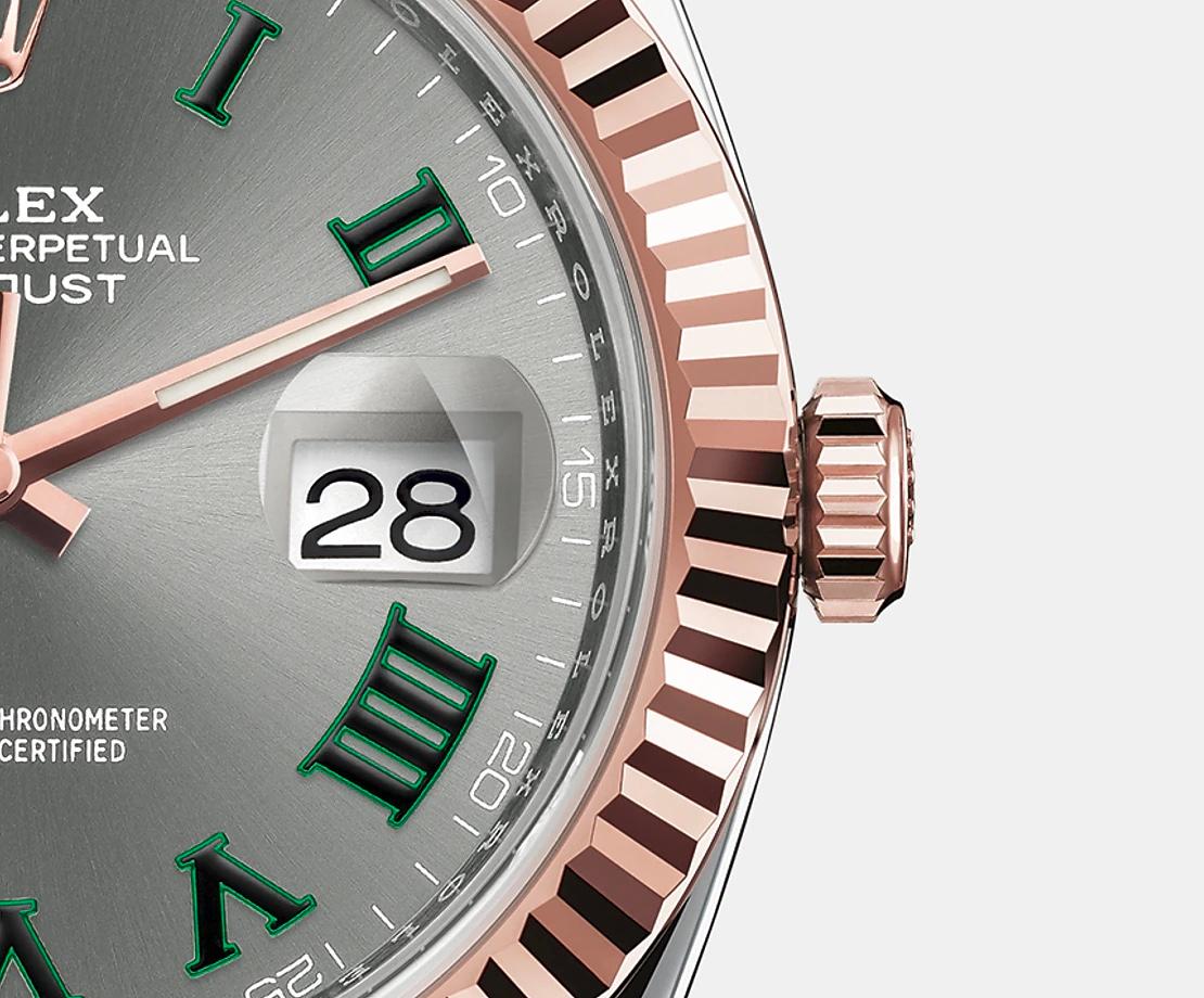 41 mm Everose Rolesor case with 904L steel monobloc middle case, screw-down steel back, 18K Everose gold screw-down crown, 18K Everose gold fluted bezel, scratch-resistant double anti-reflective sapphire crystal with cyclops lens over the date,