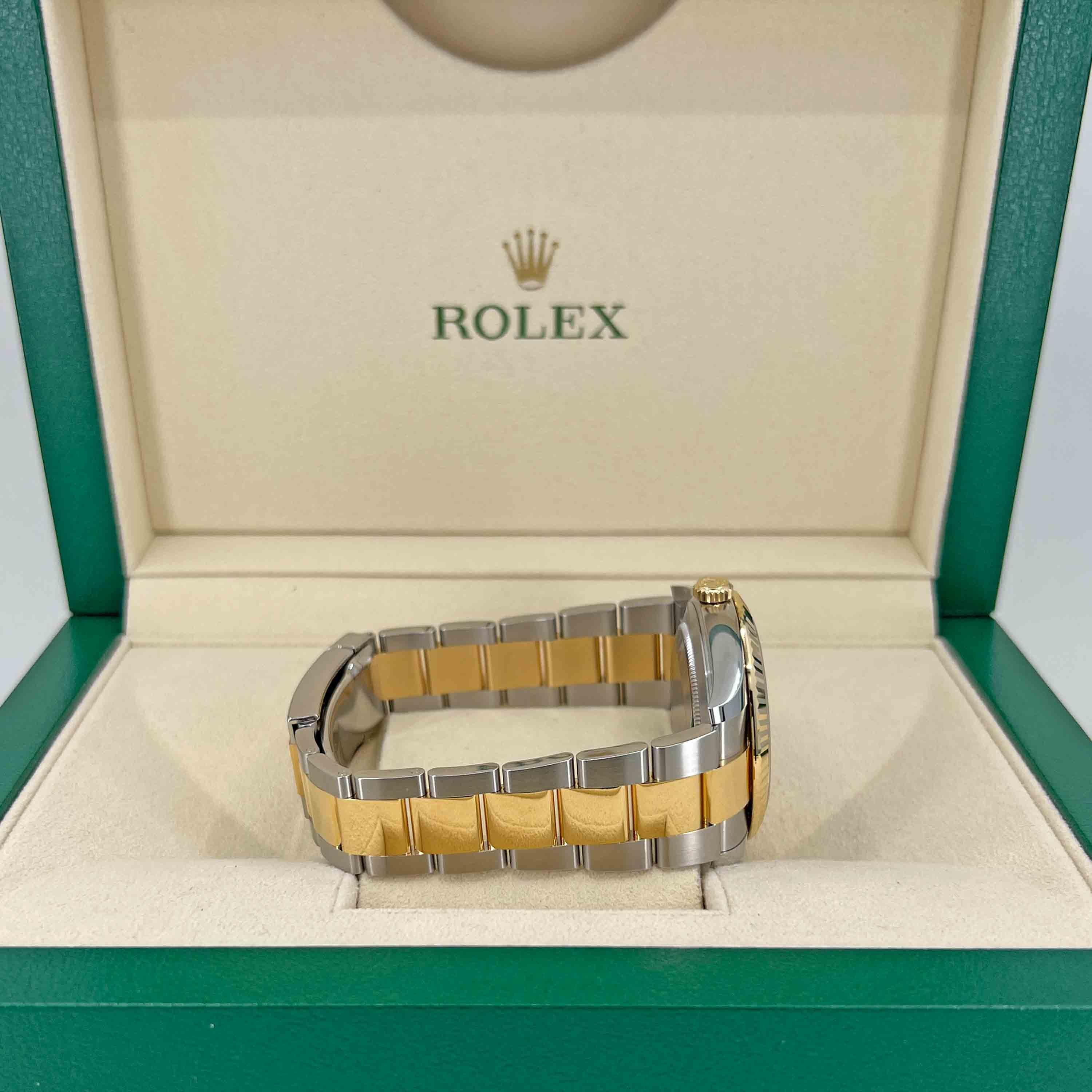 Rolex Datejust, 41 mm, Wimbledon, Oyster, Fluted, 126333, Unworn Watch, Complete In New Condition For Sale In New York, NY