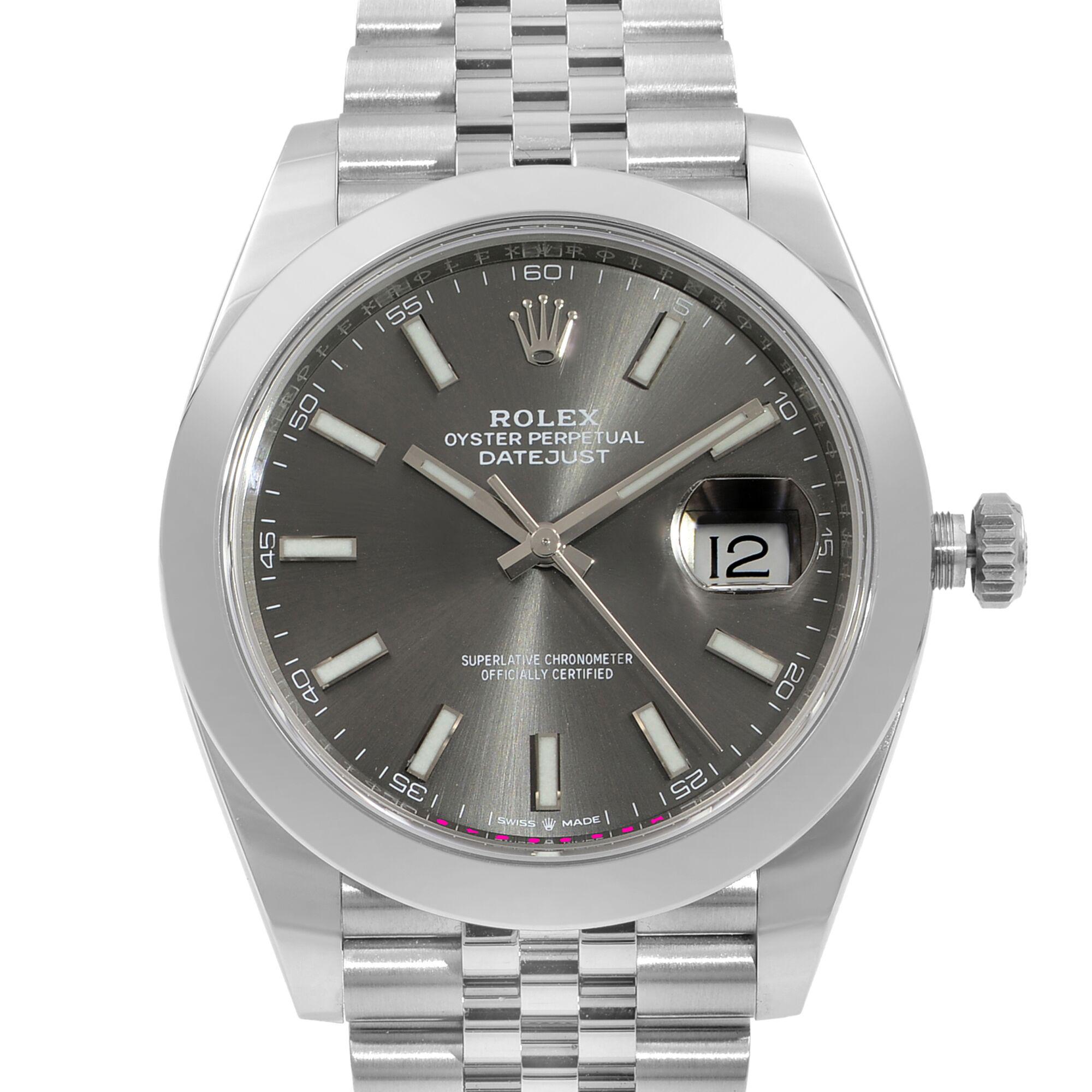 Questo Rolex Datejust 41 126300-RHOSJ è un bellissimo orologio da uomo con movimento meccanico (automatico) e cassa in acciaio. Ha un quadrante di forma rotonda, un indicatore di data e indici a bastoni. È completato da un cinturino in acciaio