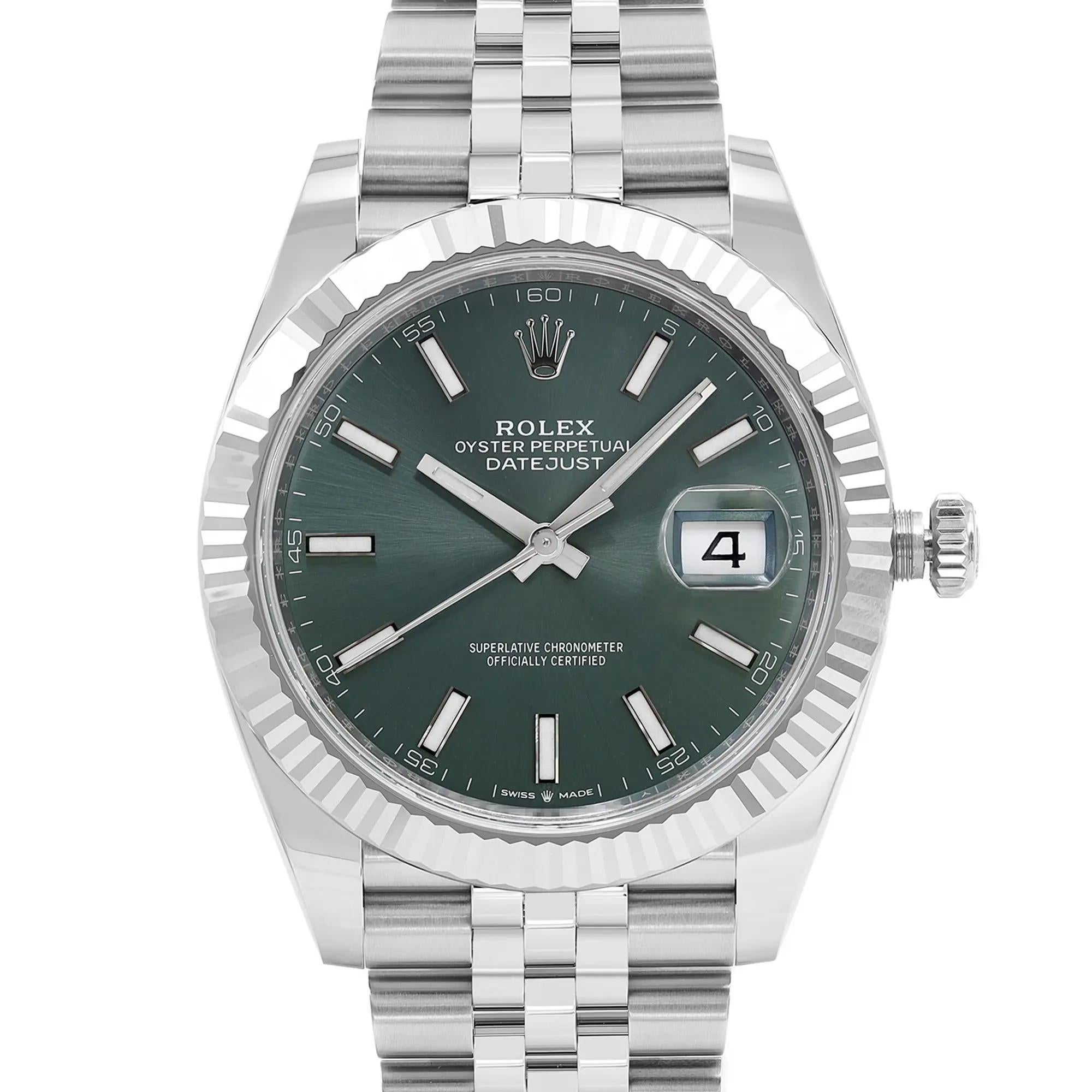 Display model. 2023 card. Comes with the original box and paper.

* Free Shipping within the USA
* Five-year manufacture warranty coverage
* 14-day return policy with a full refund. Buyers can verify the watch's authenticity at any boutique or