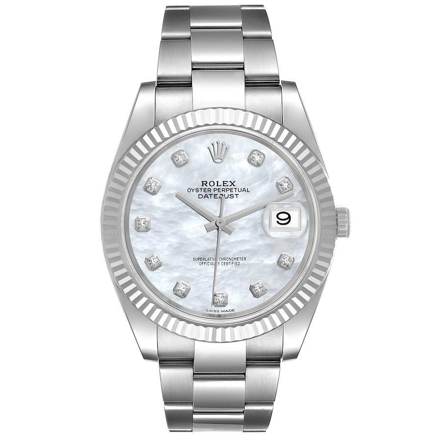 Rolex Datejust 41 Stahl Weißgold MOP Diamant Herrenuhr 126334 Box Karte. Offiziell zertifiziertes Chronometerwerk mit automatischem Aufzug. Gehäuse aus Edelstahl mit einem Durchmesser von 41 mm. Rolex Logo auf einer Krone. Geriffelte Lünette aus 18