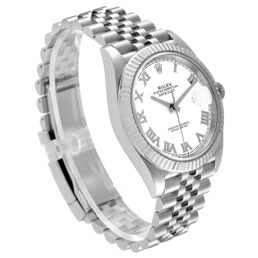 Rolex Datejust 41 Herrenuhr aus Stahl Weißgold mit weißem Zifferblatt 126334 Boxkarte im Zustand „Hervorragend“ im Angebot in Atlanta, GA