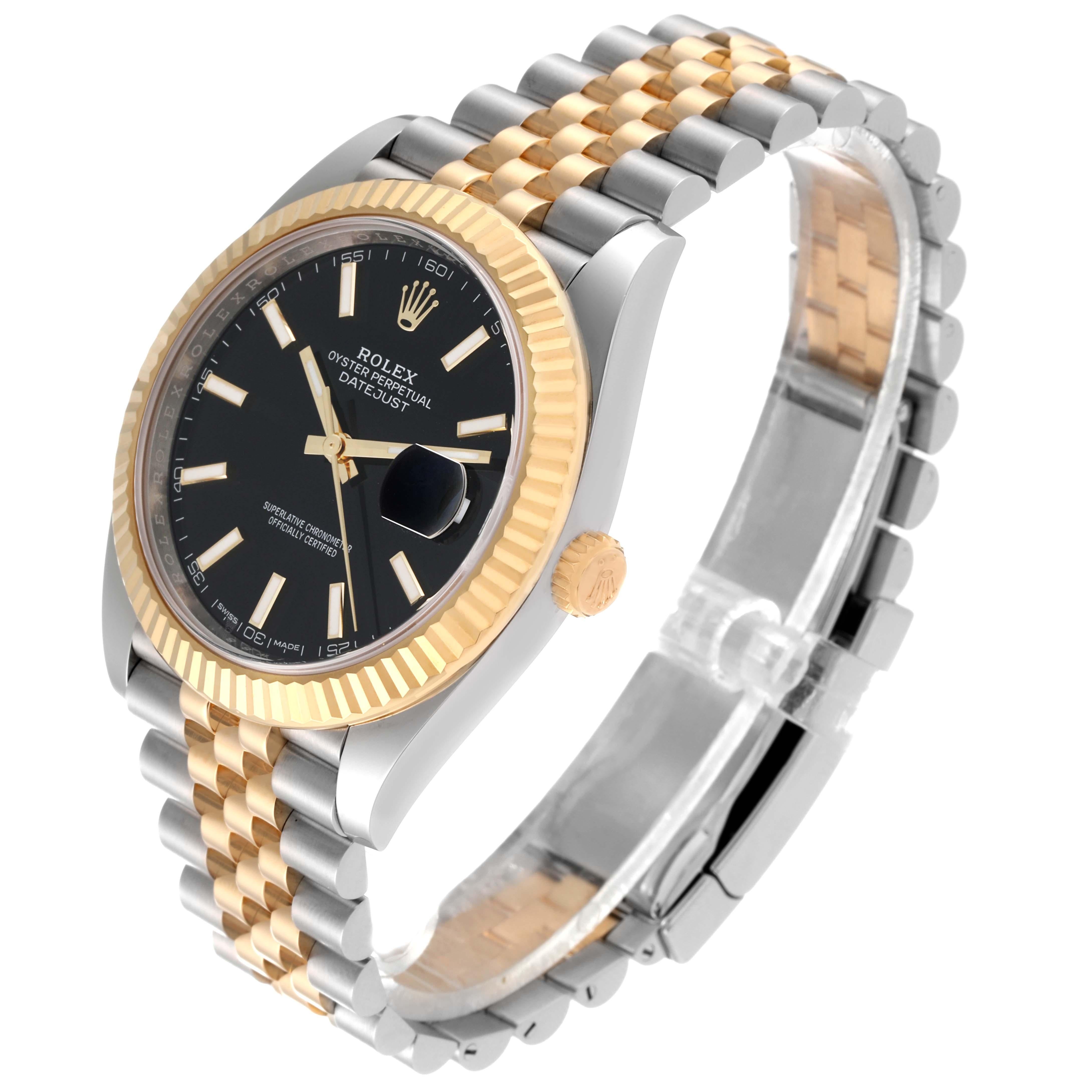 Rolex Datejust 41 Steel Yellow Gold Black Dial Mens Watch 126333 Box Card. Mouvement automatique à remontage automatique, certifié officiellement chronomètre, avec date à réglage rapide. Boîtier en acier inoxydable et en or jaune 18K de 41 mm de
