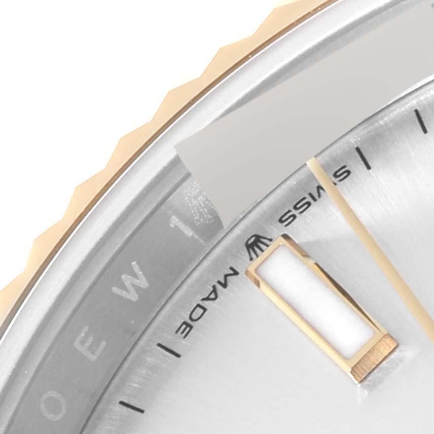Rolex Datejust 41 Steel Yellow Gold Silver Dial Mens Watch 126333 Unworn. Mouvement automatique à remontage automatique, certifié officiellement chronomètre, avec date à réglage rapide. Boîtier en acier inoxydable et en or jaune 18 carats de 41,0 mm