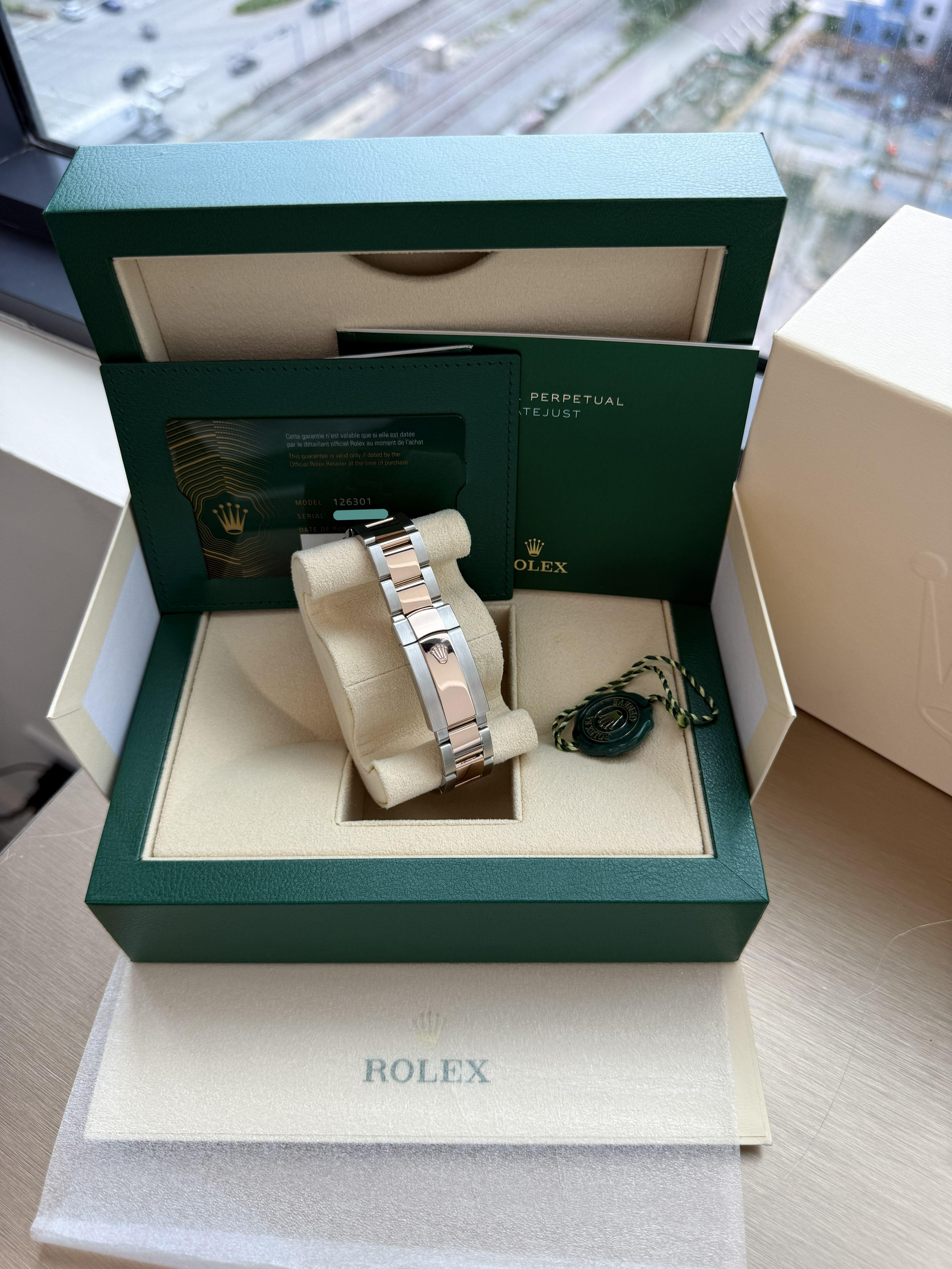 Rolex Datejust 41 Sundust Pink Diamond Dial Rose Gold Smooth Bezel Watch 126301 For Sale 4