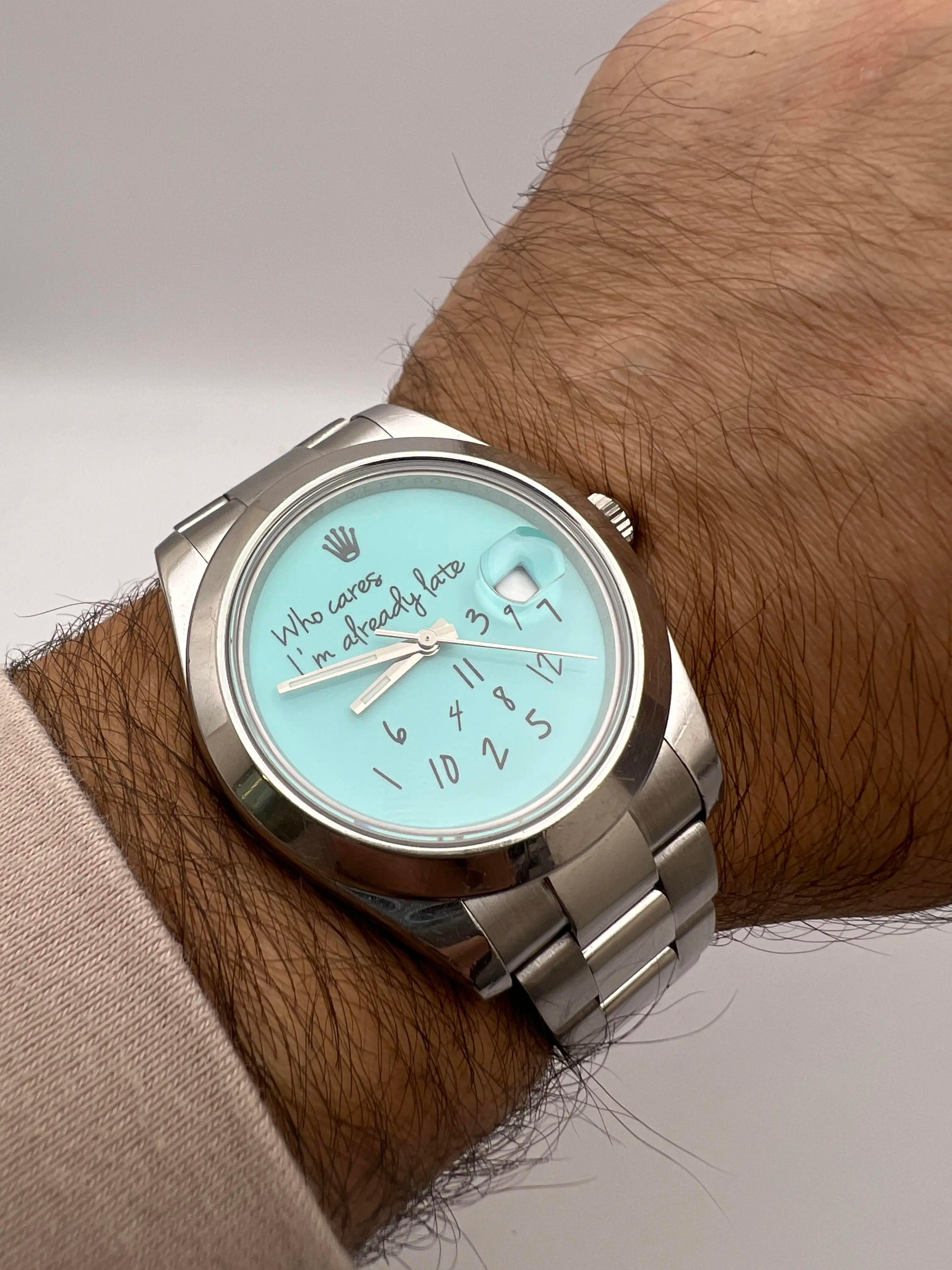 El Rolex Datejust II, referencia 116300, presenta una esfera turquesa personalizada 