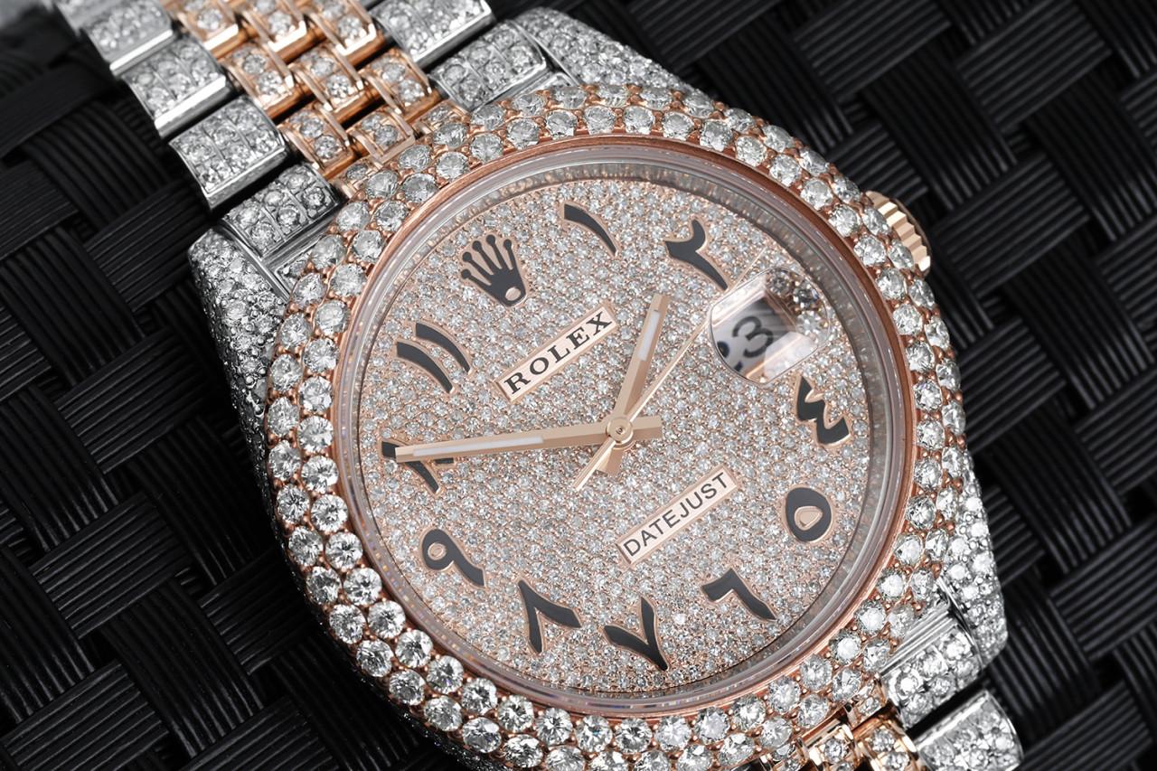 Rolex Datejust 41mm 126301 Rose Gold und Edelstahl voll Iced Out Uhr Arabisch Skript Dial

Diese Uhr wird mit einer LEBENSLANGEN Diamantenersatzgarantie geliefert. Wir haben so viel Vertrauen in unsere Diamantenfasser, dass wir jeden einzelnen
