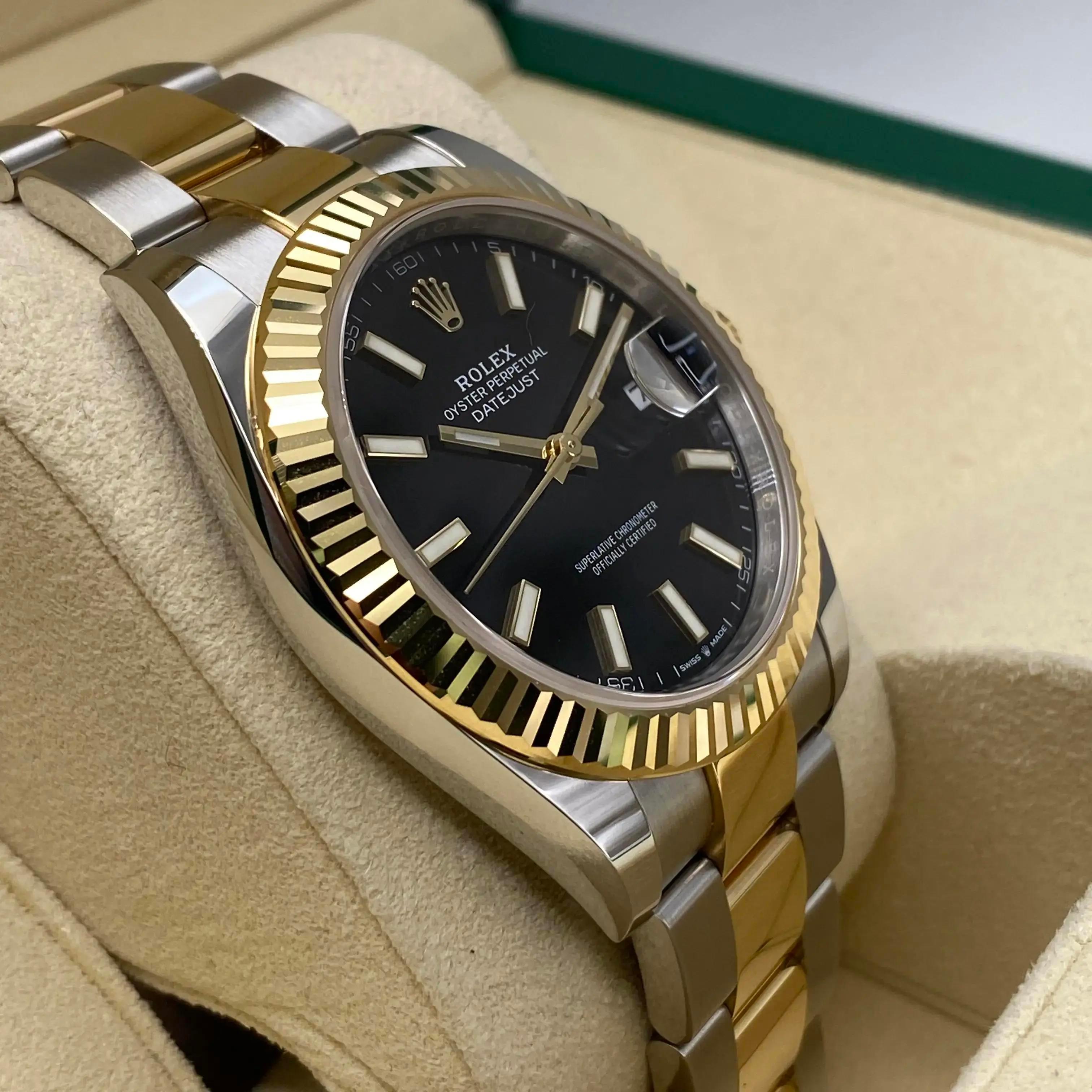 Rolex Datejust 41mm 126333 Gelbgold Stahl Schwarzes Zifferblatt Automatikuhr B&P für Damen oder Herren im Angebot
